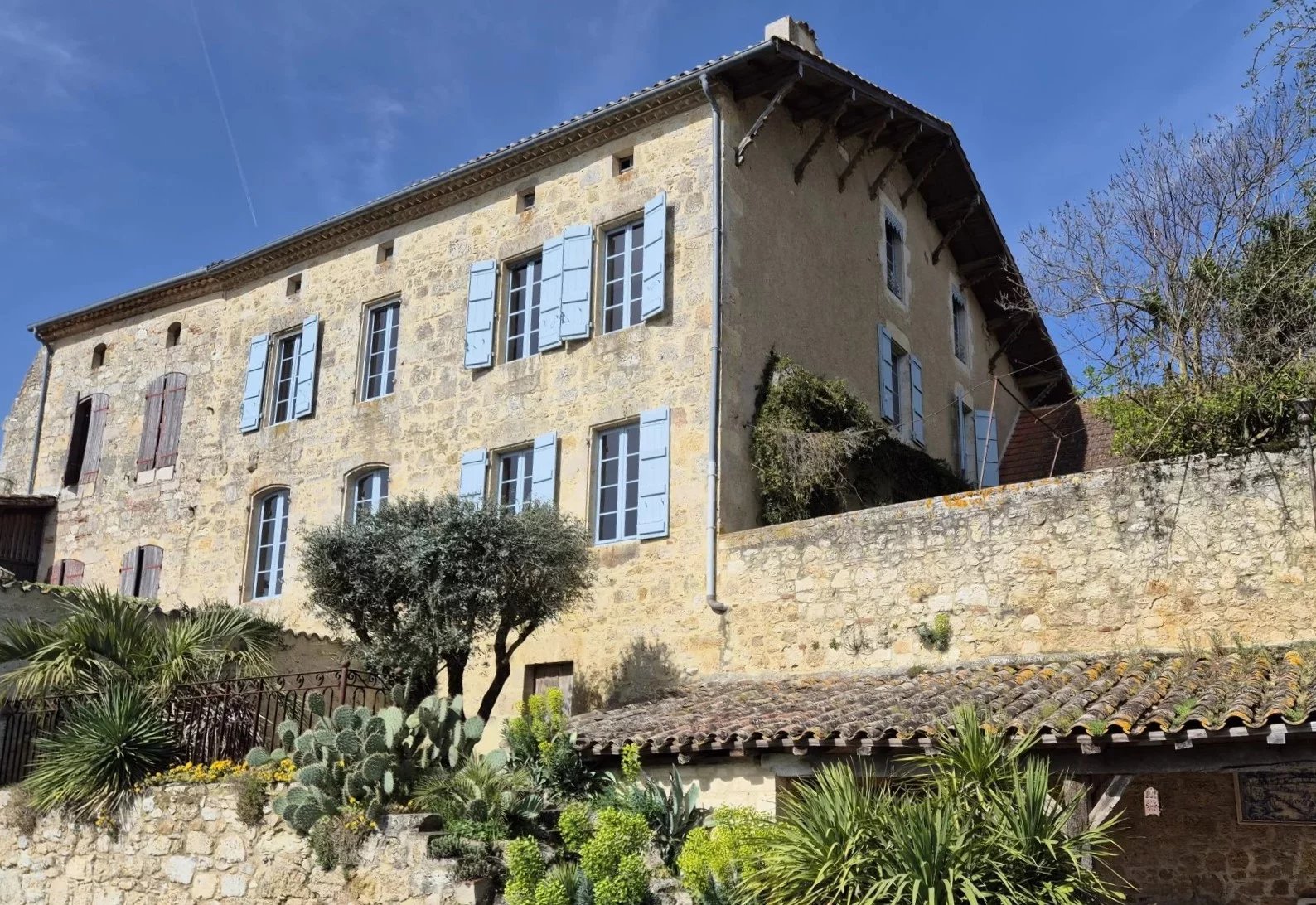 Lovely formal village house with pool and guest cottage, Midi-Pyrénées – France – BVI73566