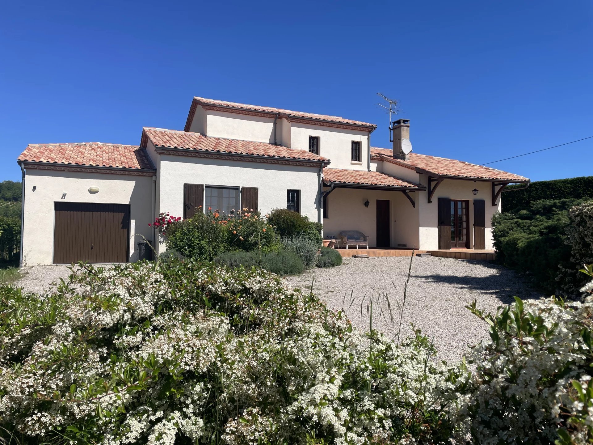 House close to a village with lovely views, Aquitaine – France – BVI72922