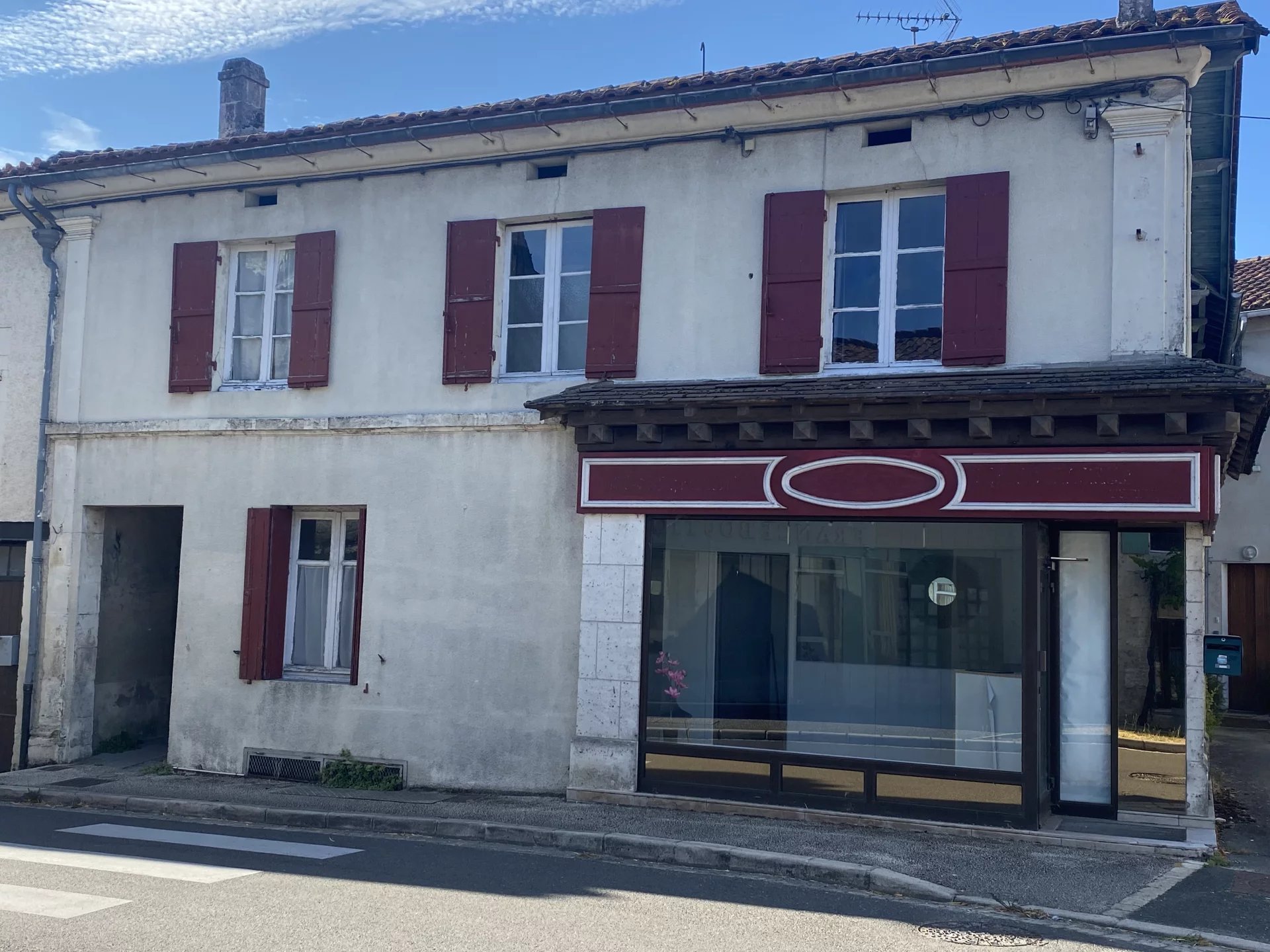 4 bedroom village house with garden and potential workshop, Poitou-Charentes – France – BVI76142