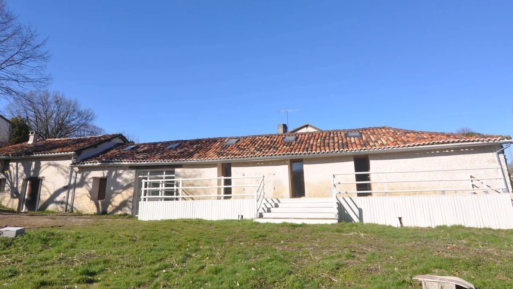 Old barn, entirely renovated 240 m² – land 2700 m², Poitou-Charentes – France – BVI72196