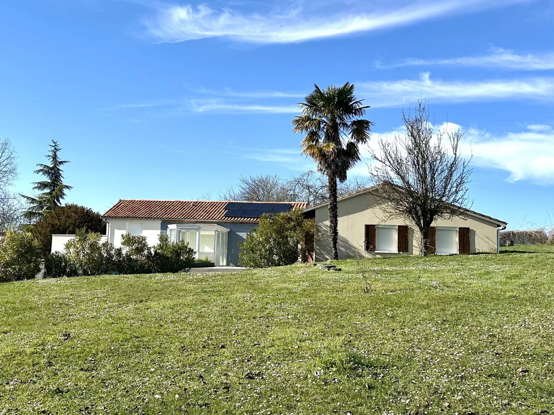 Spacious cotemporary house with large garden and swimming pool, Poitou-Charentes – France – BVI79328