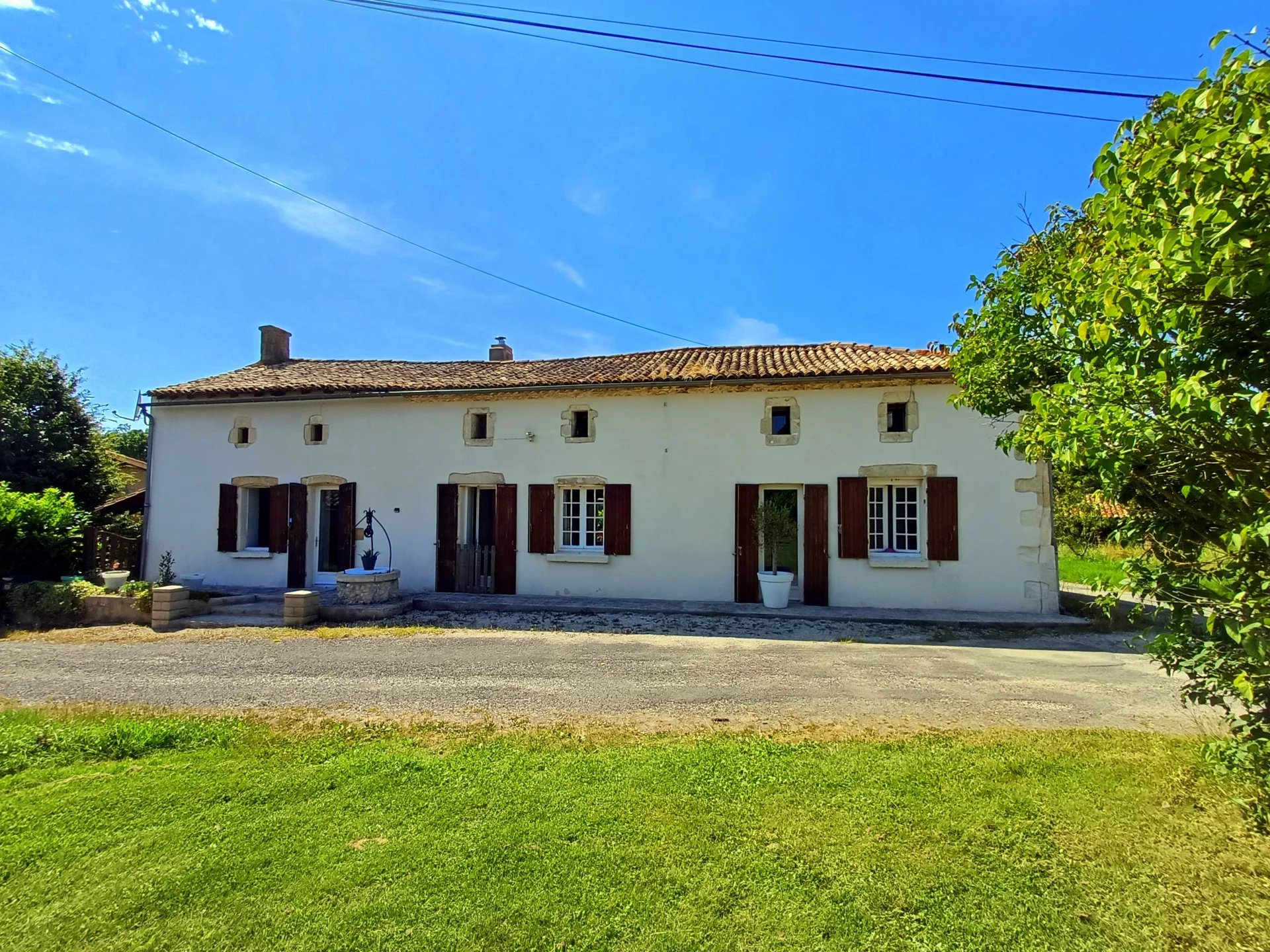 Lovely 5 bed/2 bath spacious cottage + pool, Poitou-Charentes – France – BVI76166