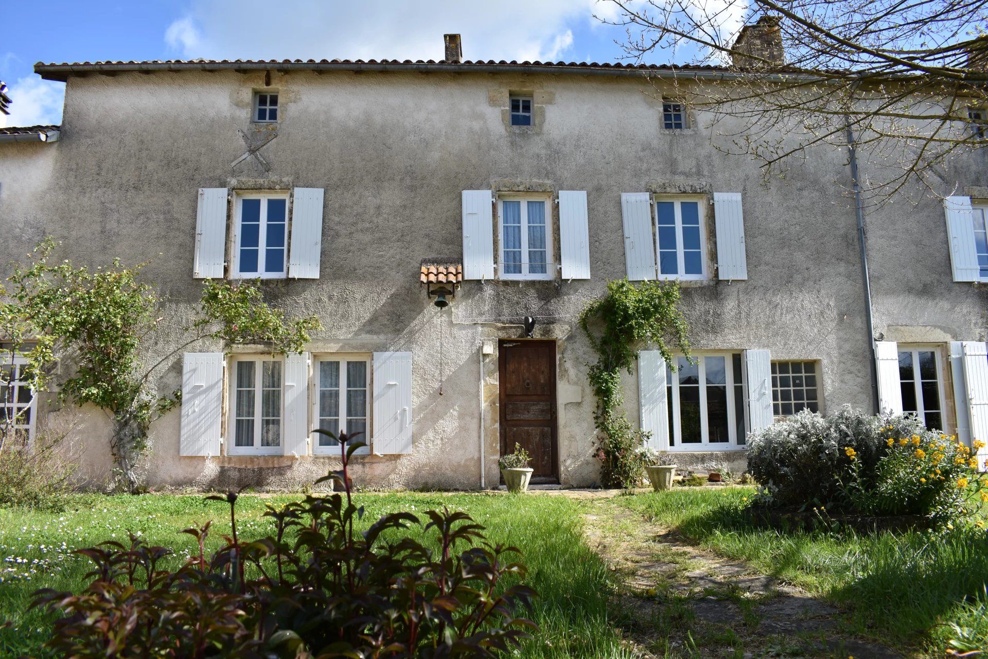 Lovely large house to update, Poitou-Charentes – France – BVI62715