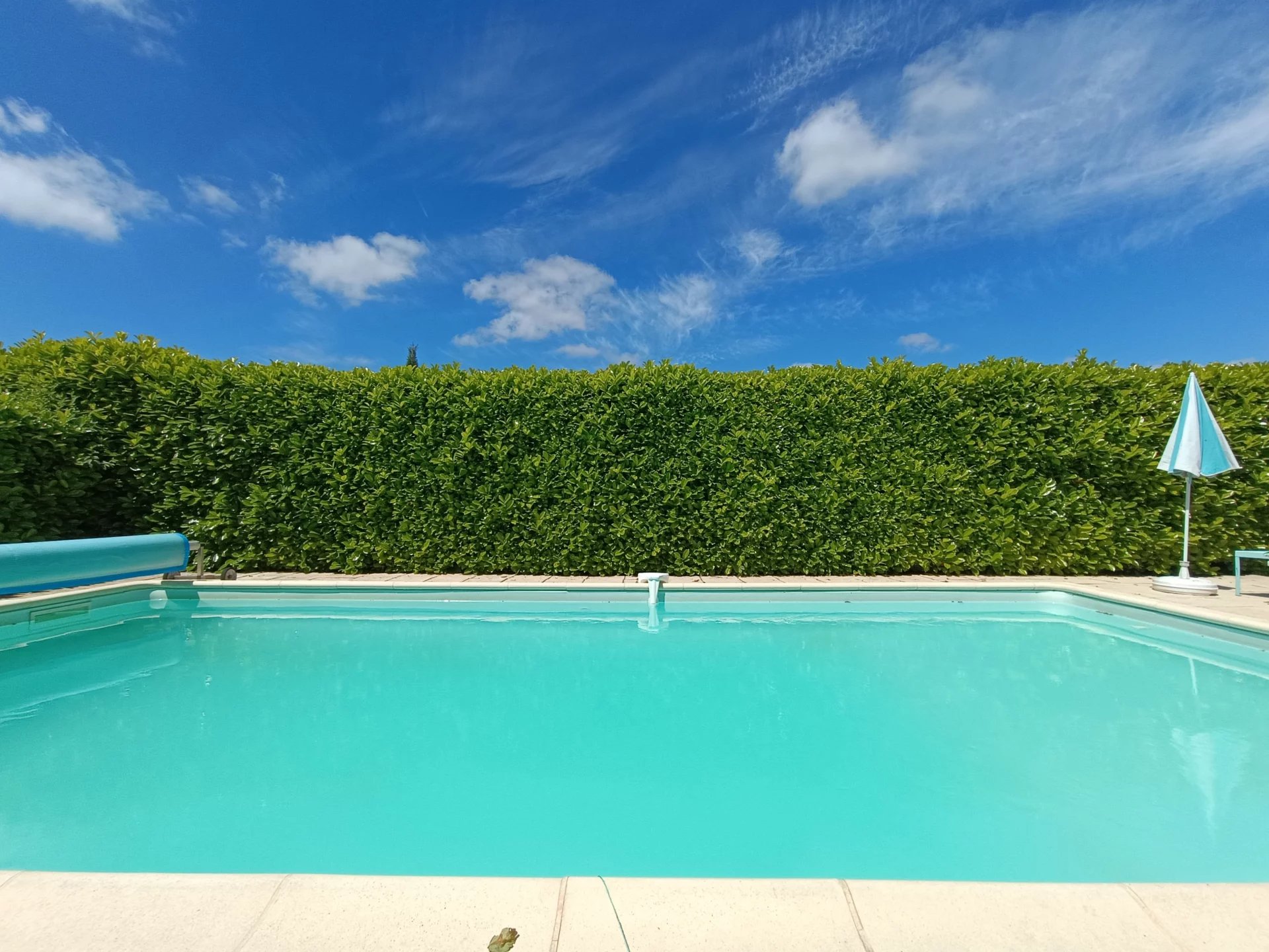 Large bungalow with pool close to Saint Jean d’Angely, Poitou-Charentes – France – BVI75332