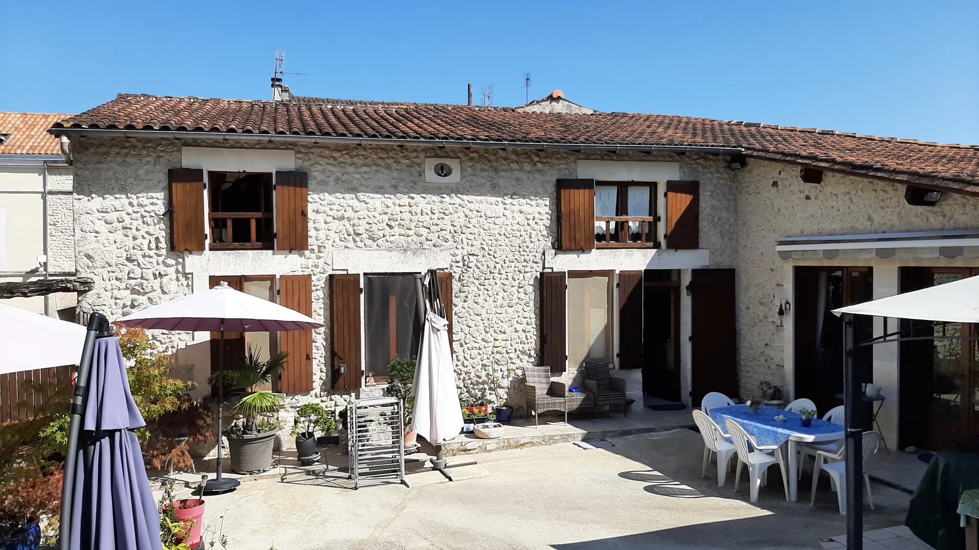 3 bedroom house in the centre of a market town, Poitou-Charentes – France – BVI76950