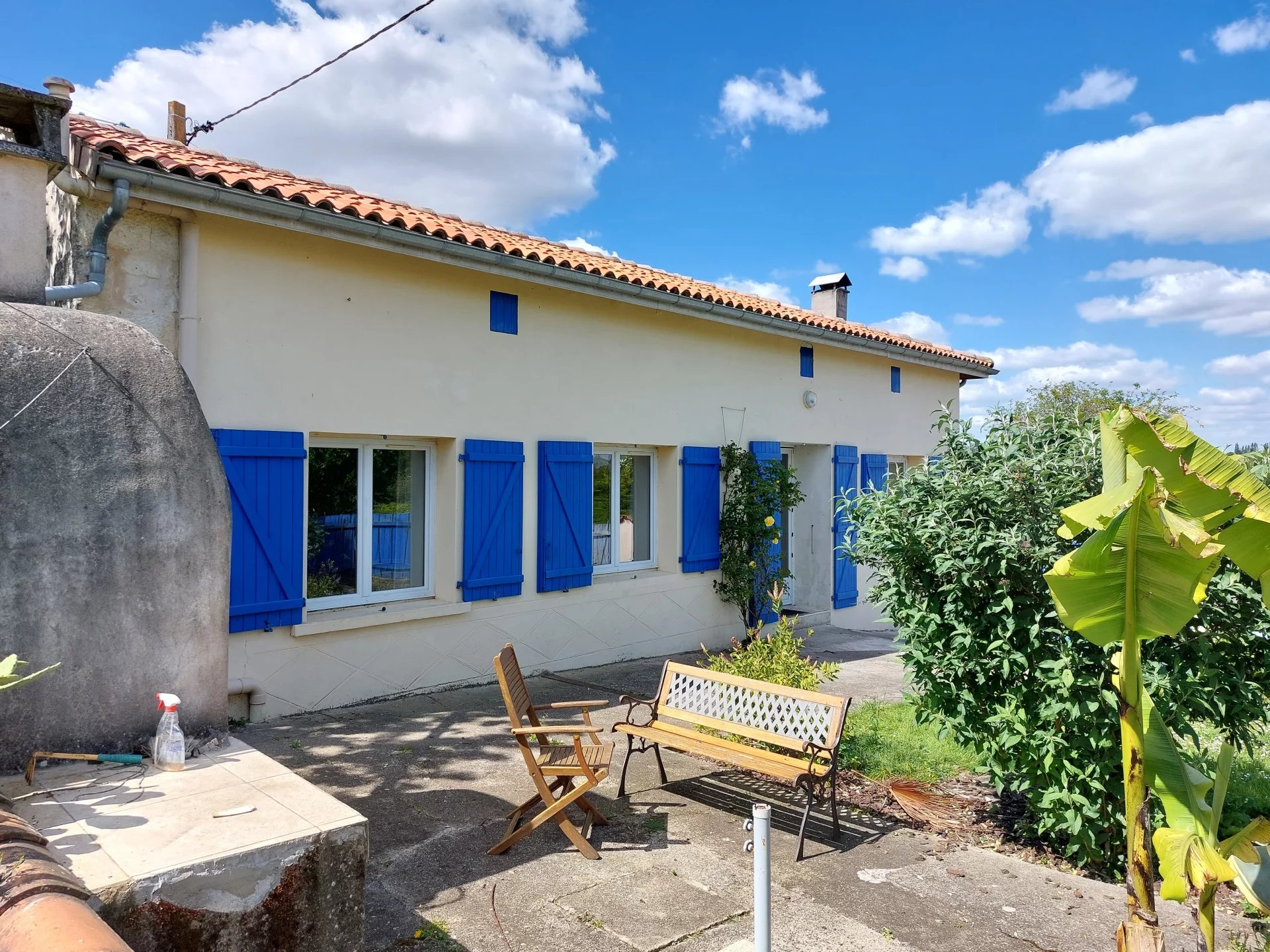 Beautiful country house, Poitou-Charentes – France – BVI74402