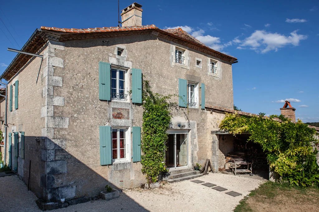 4 bed property with pool and outbuildings, Poitou-Charentes – France – BVI77589