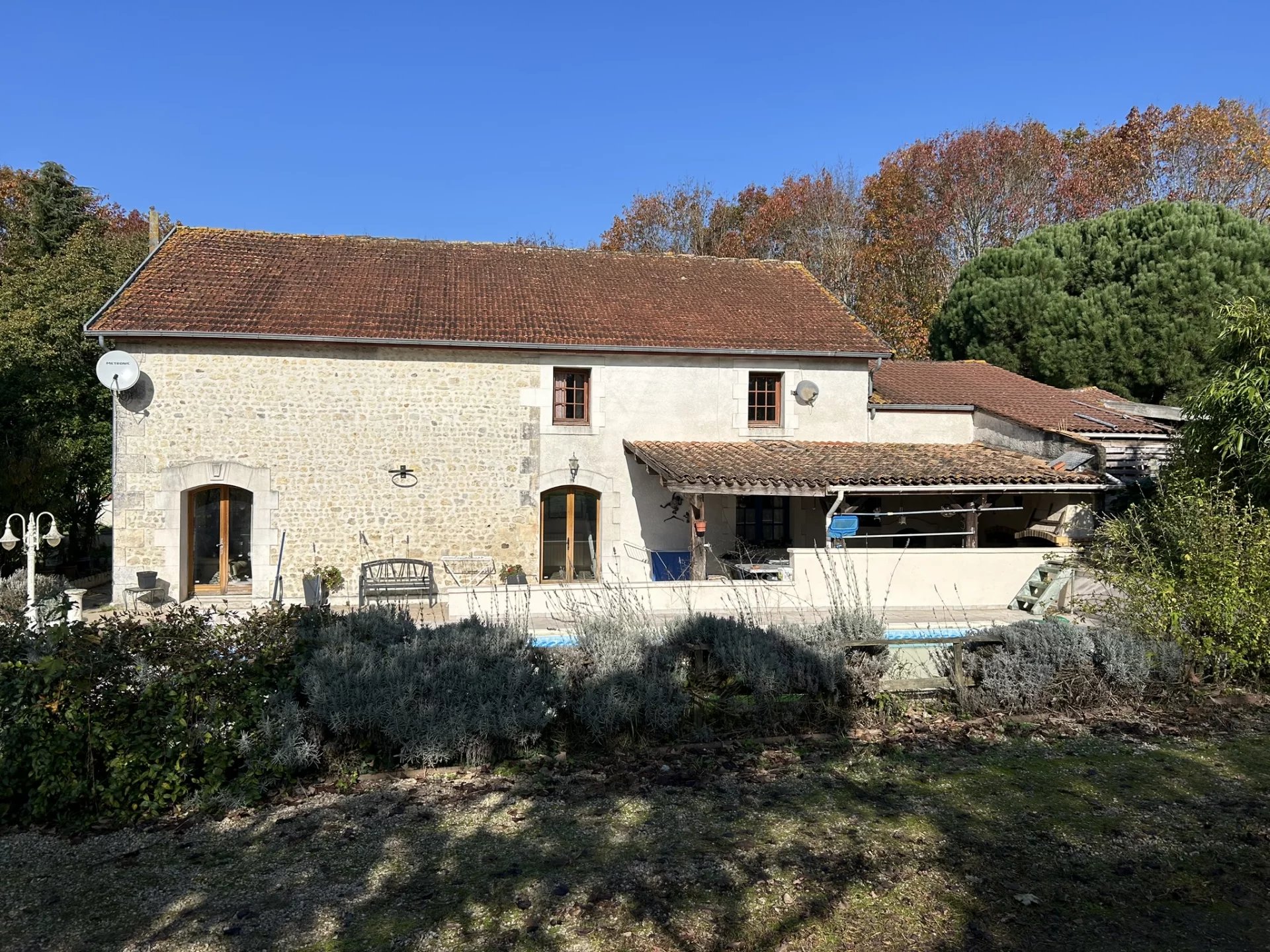 Large Detached House, Pool, 3 Bed Guest house and 3 Hectares, Poitou-Charentes – France – BVI60476