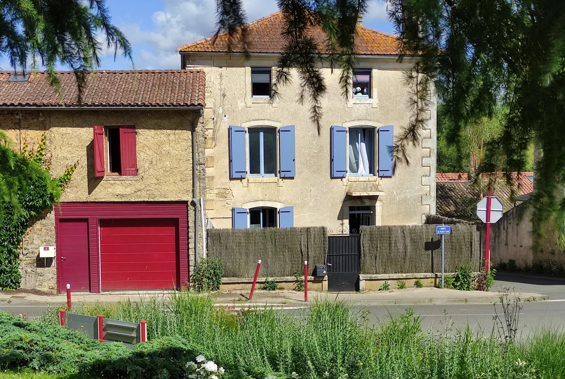 Stunning 5-bed village house with courtyard garden, Poitou-Charentes – France – BVI75156
