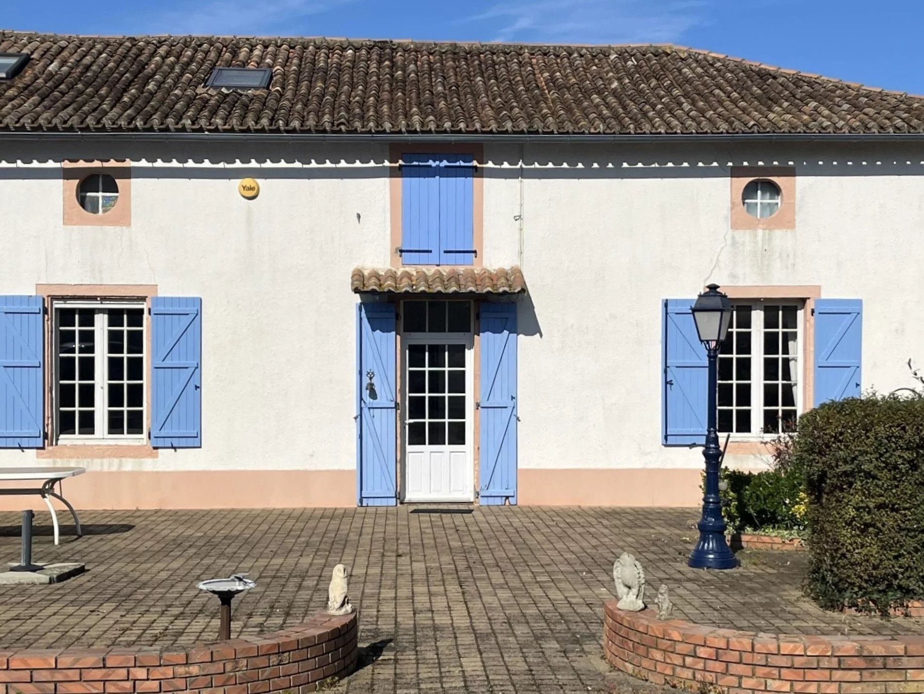 3 bedroom farmhouse with barns and second small house to renovate, Poitou-Charentes – France – BVI77621