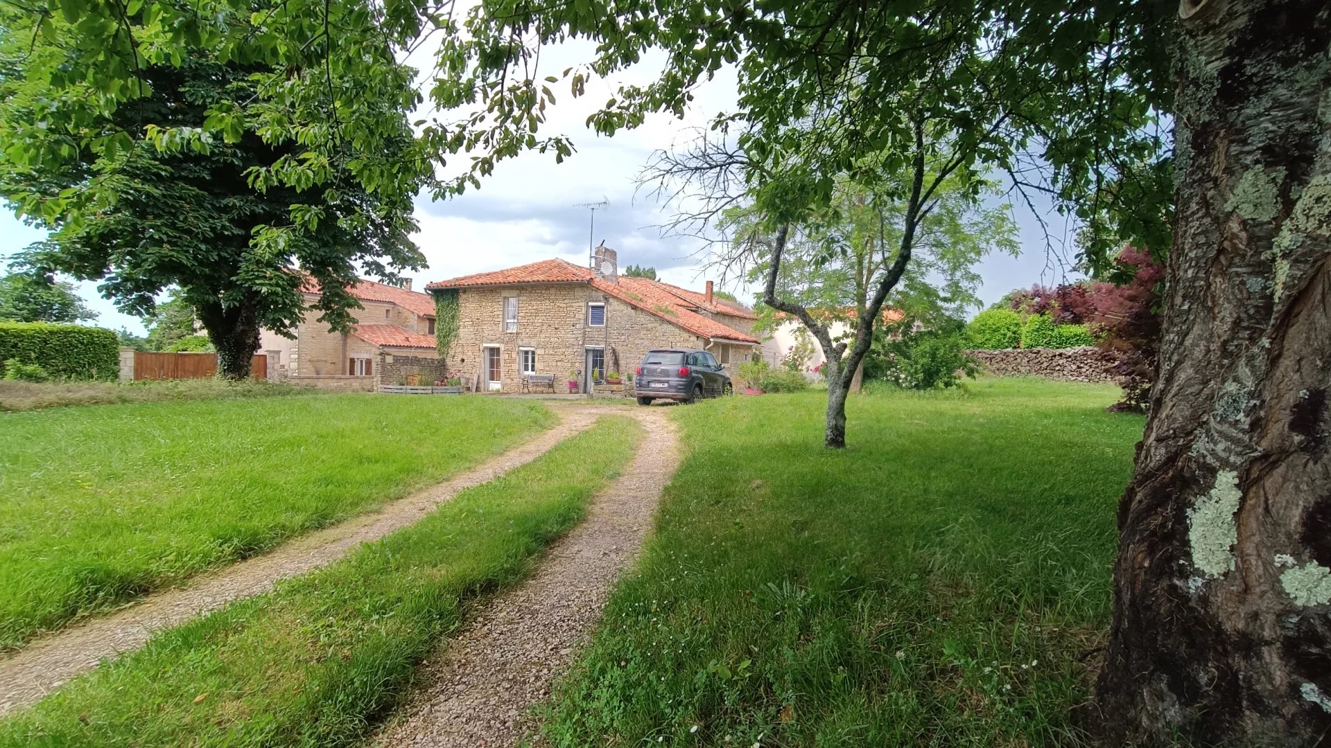 Charming stone house located near the historic villages of Nanteuil-en-Vallée and Verteuil-sur-Charente, Poitou-Charentes – France – BVI65136
