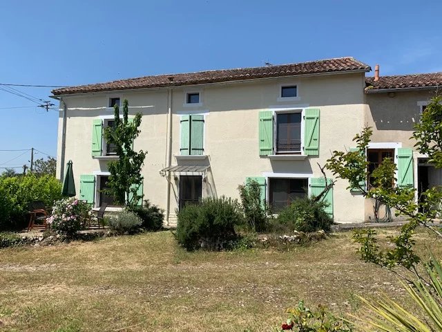 Located in a hamlet close to Verteuil sur Charente, Poitou-Charentes – France – BVI70721
