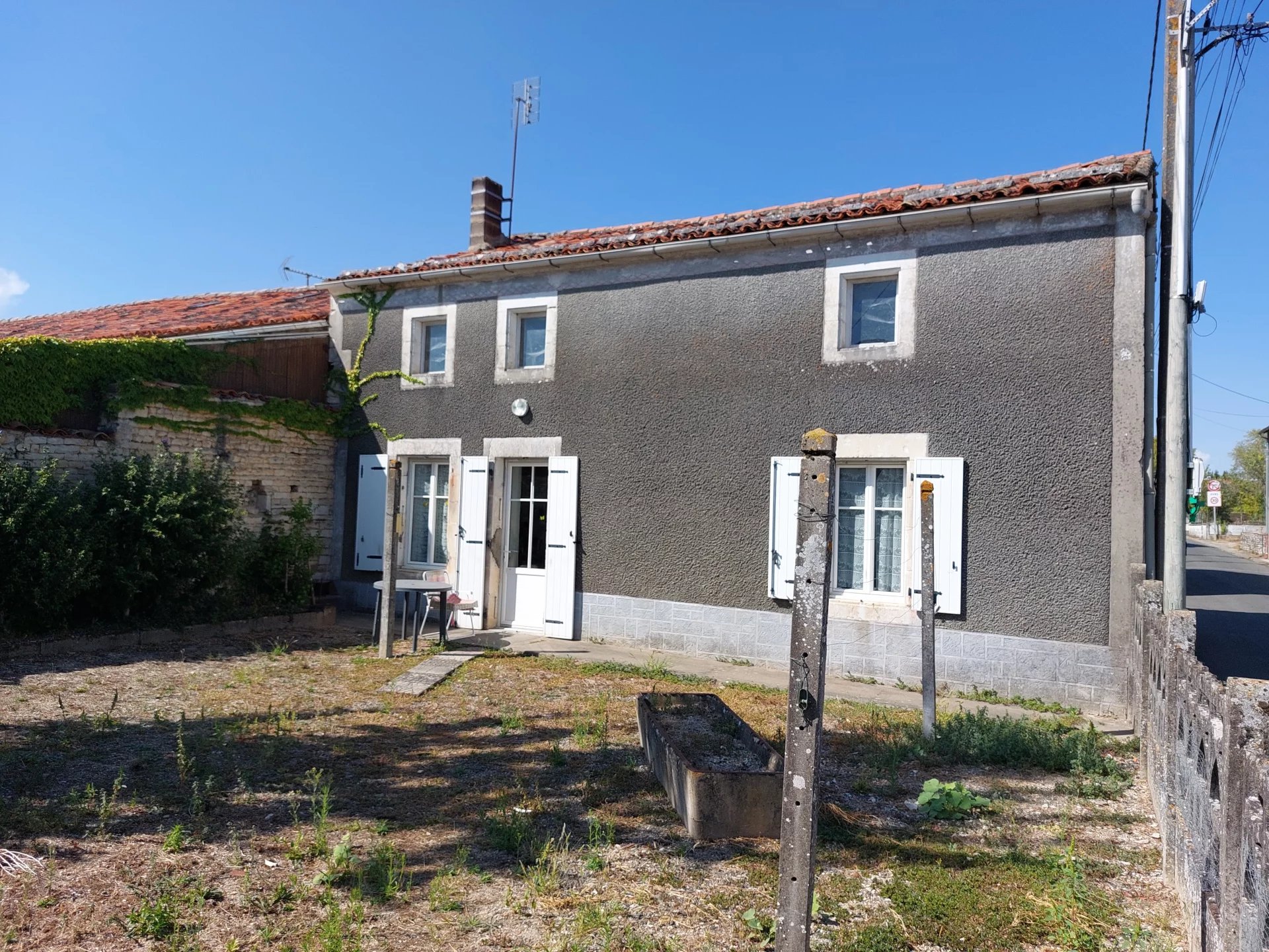 Village property with garden and outbuildings – close to shops, Poitou-Charentes – France – BVI64349