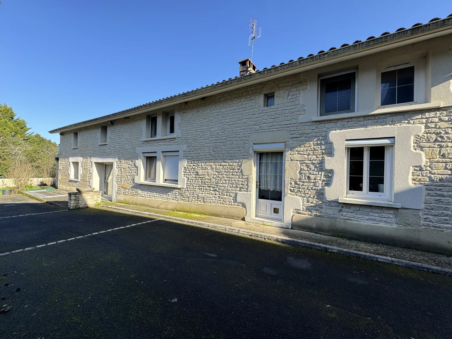 Large 5 bedroom house with studio, Poitou-Charentes – France – BVI67917