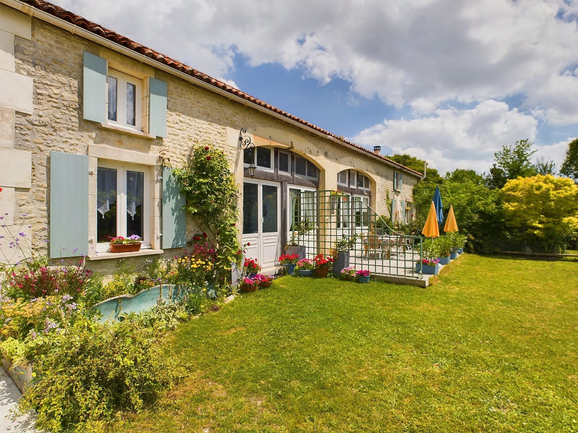 Beautifully renovated barn with pretty enclosed garden, Poitou-Charentes – France – BVI75001