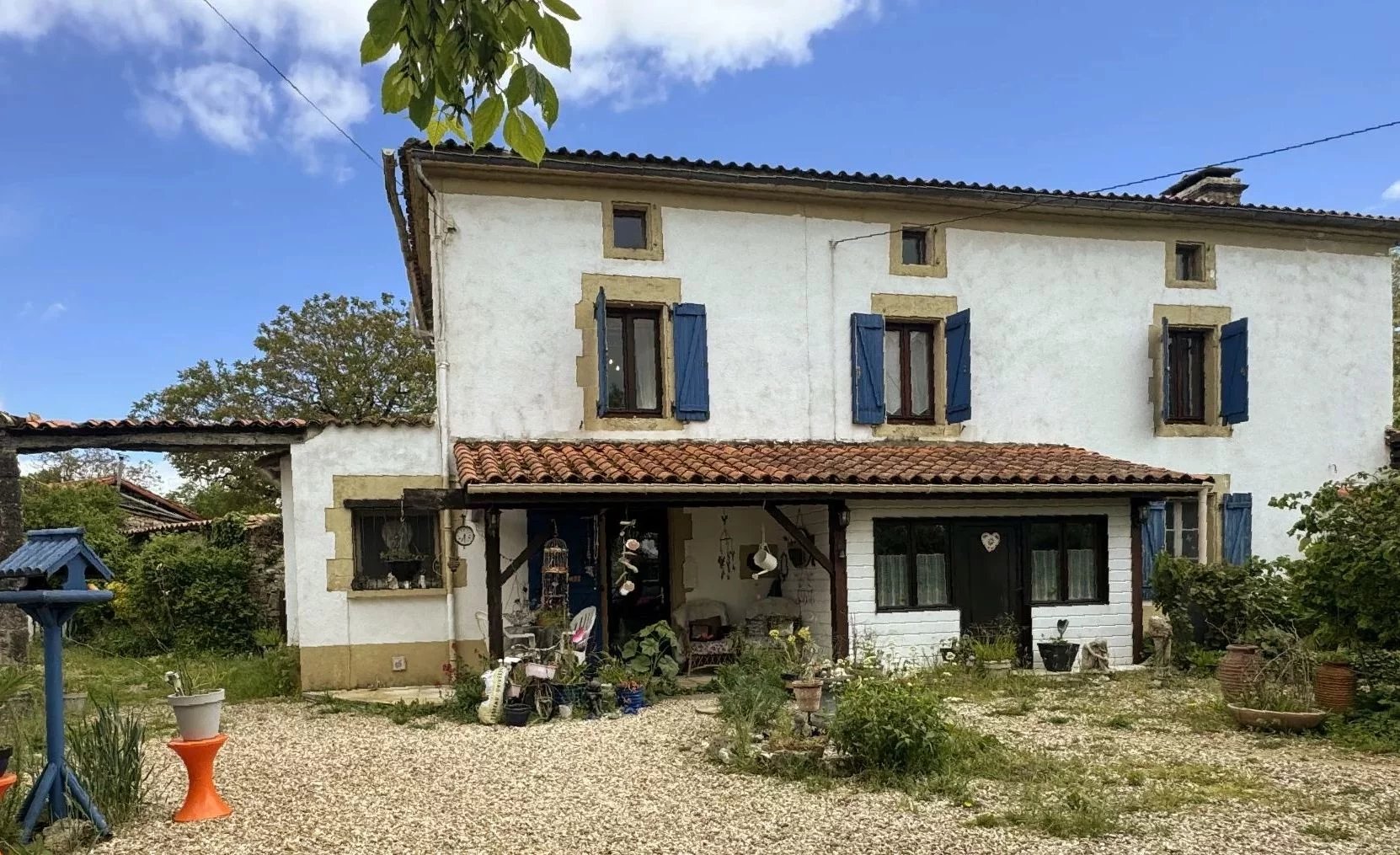 Beautiful 3 bed property with guest annex and swimming pool, close to the riverside town of Mansle, Poitou-Charentes – France – BVI75808