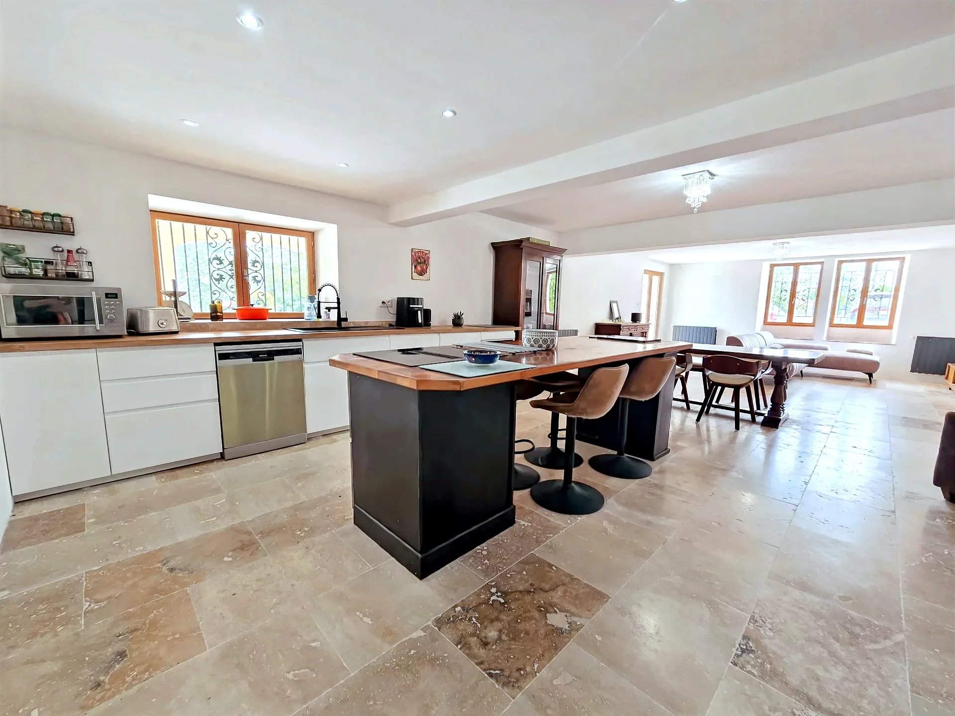 Elegant Manor House with Pool and Panoramic Views, Aquitaine – France – BVI79232