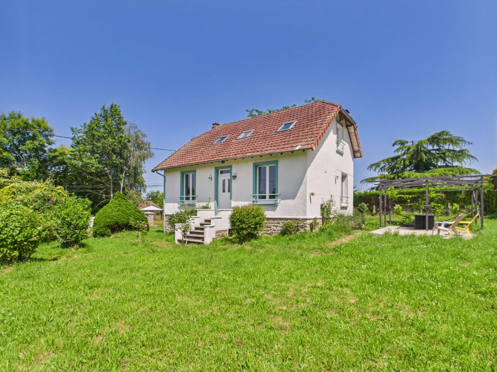 Well presented, private family home with large garden, Aquitaine – France – BVI81058