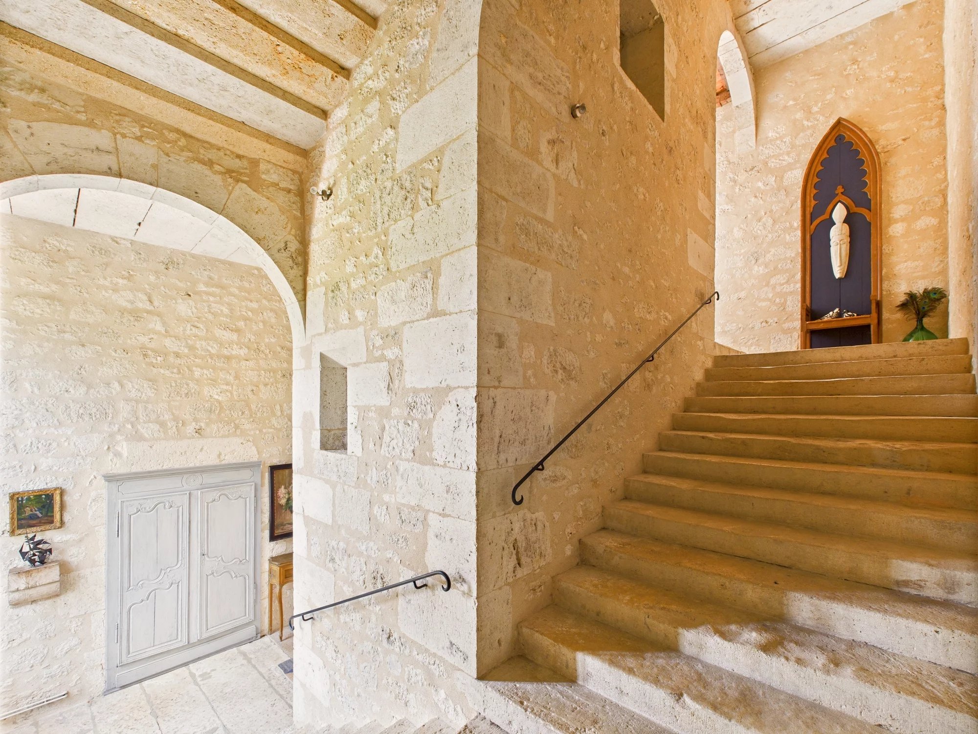 Prestigious Residence within a 17th-Century Château, Overlooking Vineyards and Rolling Hills, Aquitaine – France – BVI80925