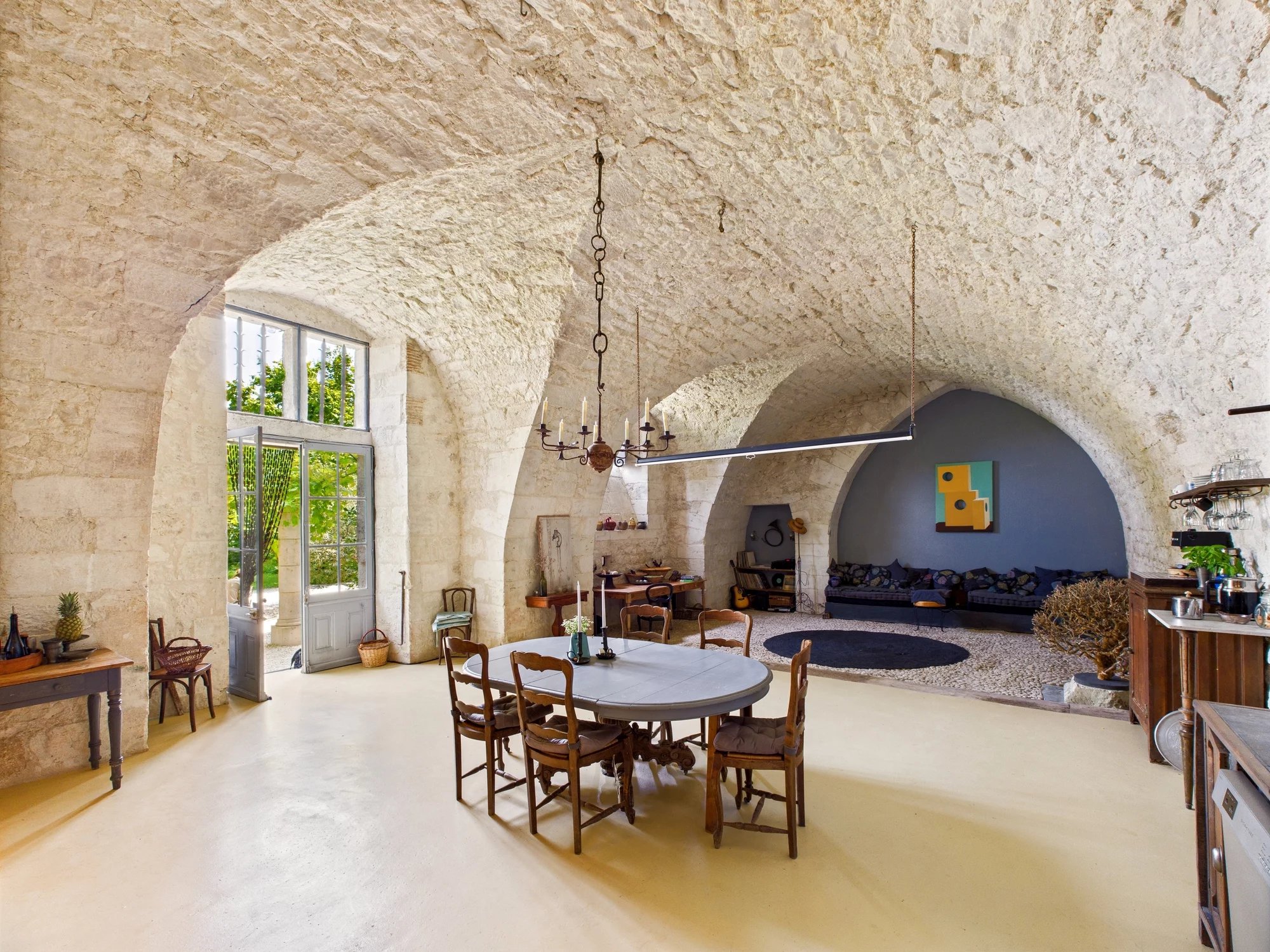 Prestigious Residence within a 17th-Century Château, Overlooking Vineyards and Rolling Hills, Aquitaine – France – BVI80925