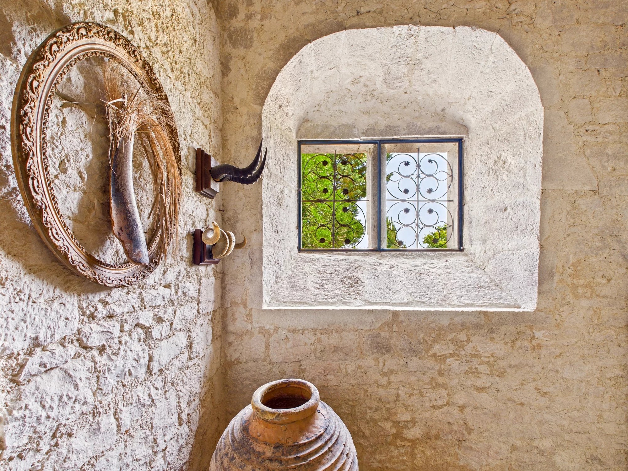 Prestigious Residence within a 17th-Century Château, Overlooking Vineyards and Rolling Hills, Aquitaine – France – BVI80925