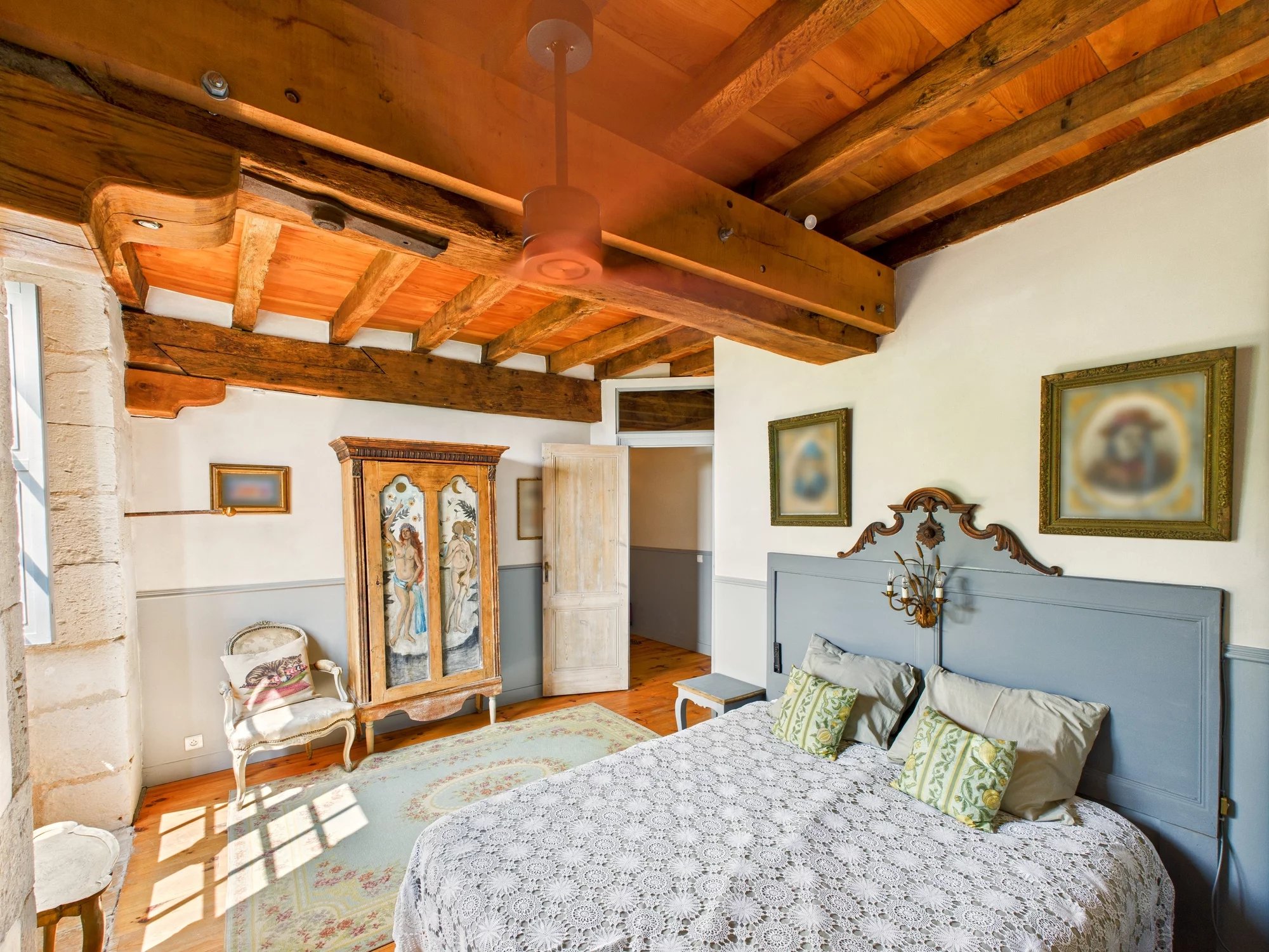 Prestigious Residence within a 17th-Century Château, Overlooking Vineyards and Rolling Hills, Aquitaine – France – BVI80925