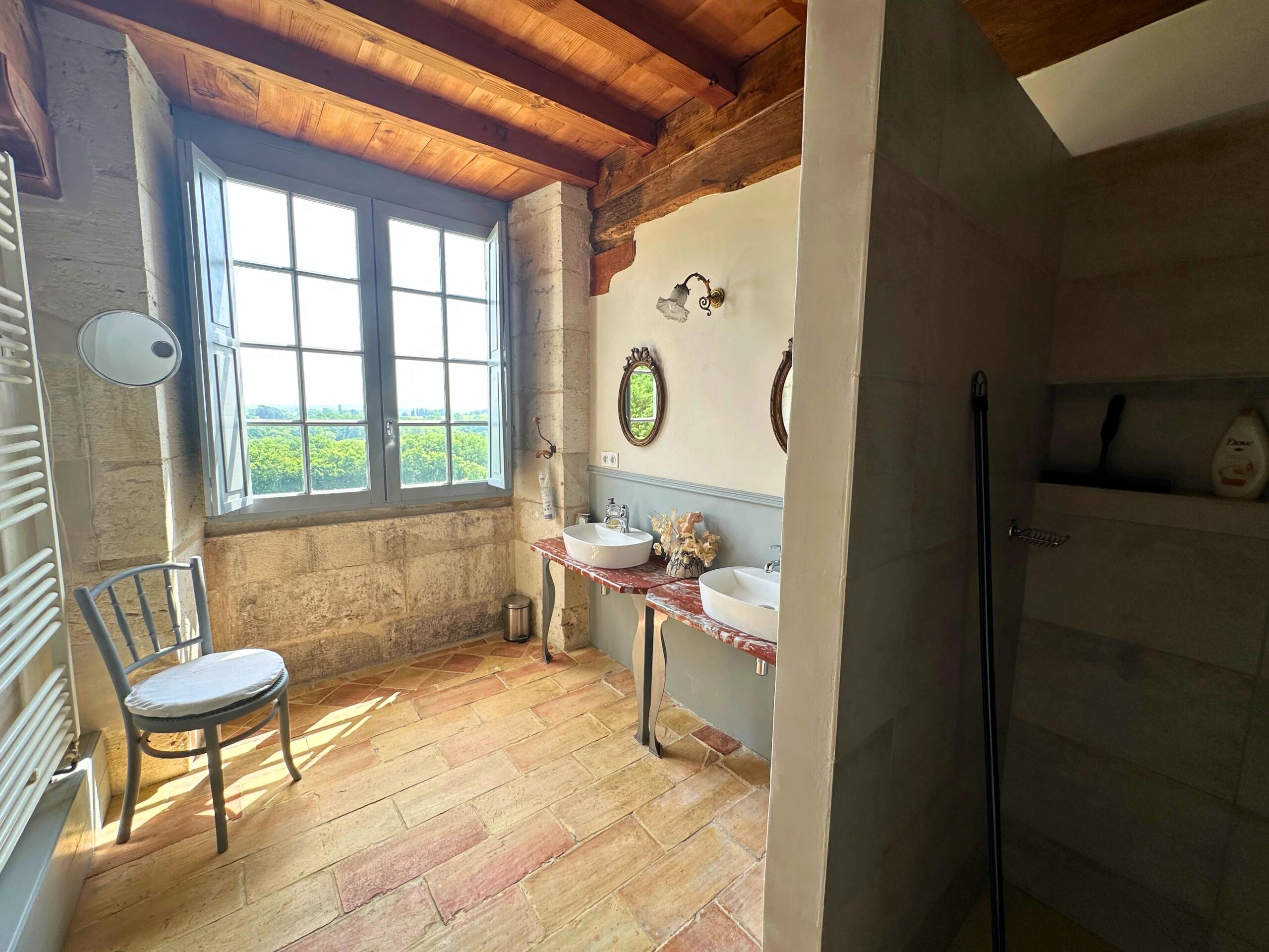 Prestigious Residence within a 17th-Century Château, Overlooking Vineyards and Rolling Hills, Aquitaine – France – BVI80925