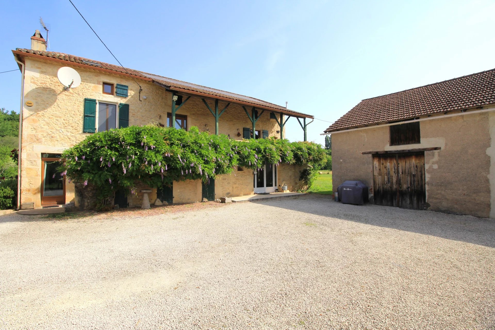 Lovely stone ensemble with swimming pool on the edge of the Lot river, Midi-Pyrénées – France – BVI81676