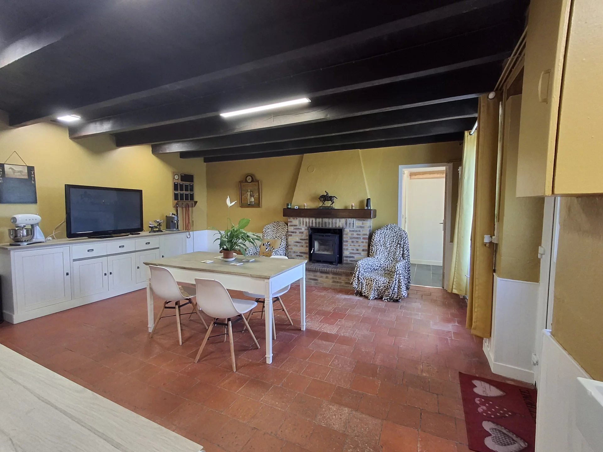 Lovely 2 bed cottage with beautiful gardens, outbuildings, stable, pony paddock and woodland, Poitou-Charentes – France – BVI81368