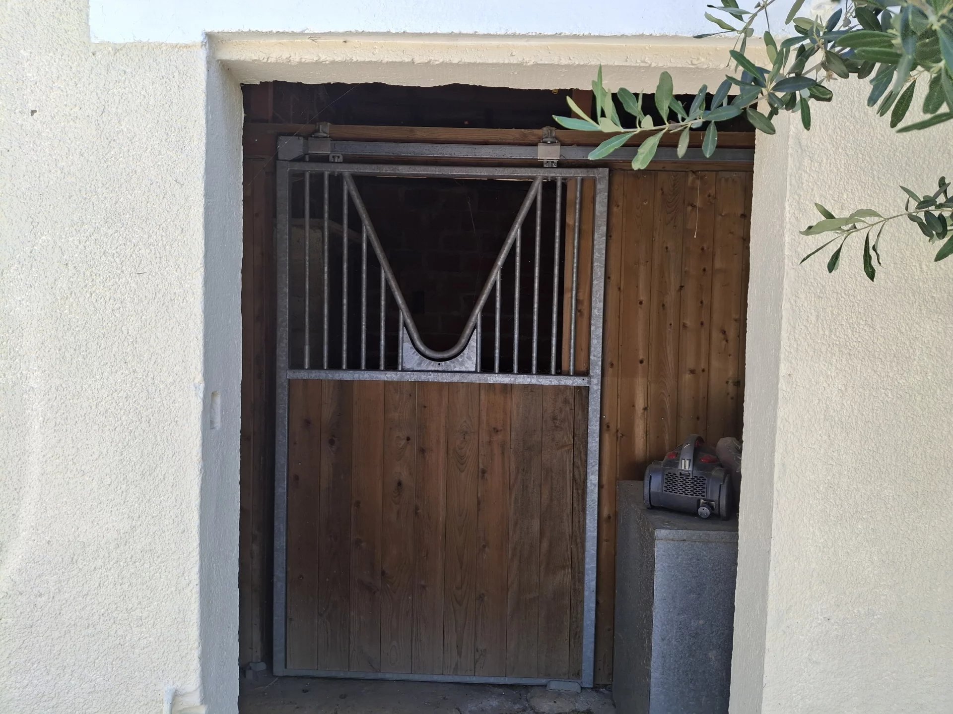 Lovely 2 bed cottage with beautiful gardens, outbuildings, stable, pony paddock and woodland, Poitou-Charentes – France – BVI81368