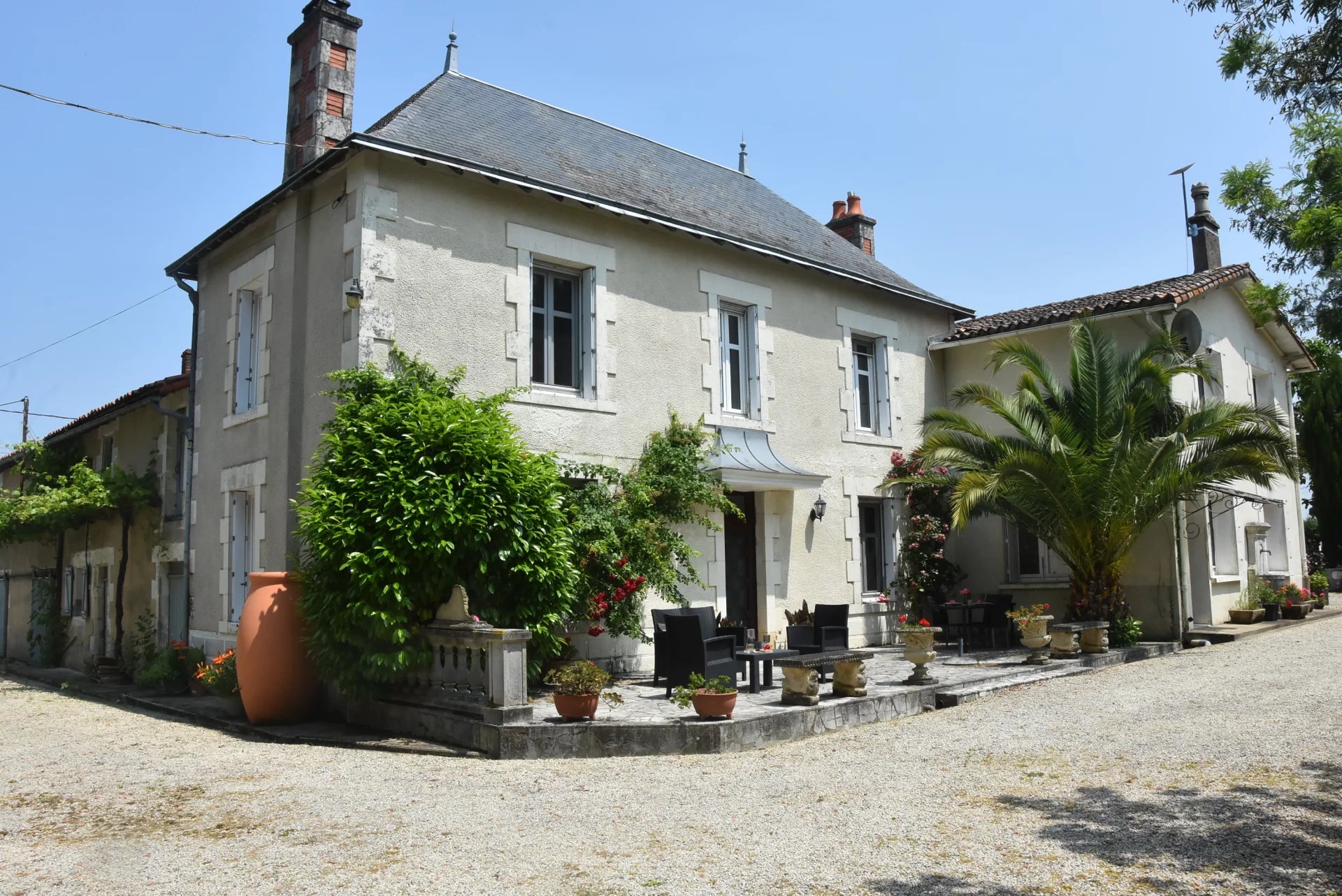 Unique Character Estate with stone built Manor House and a second Stunning House, Poitou-Charentes – France – BVI79834