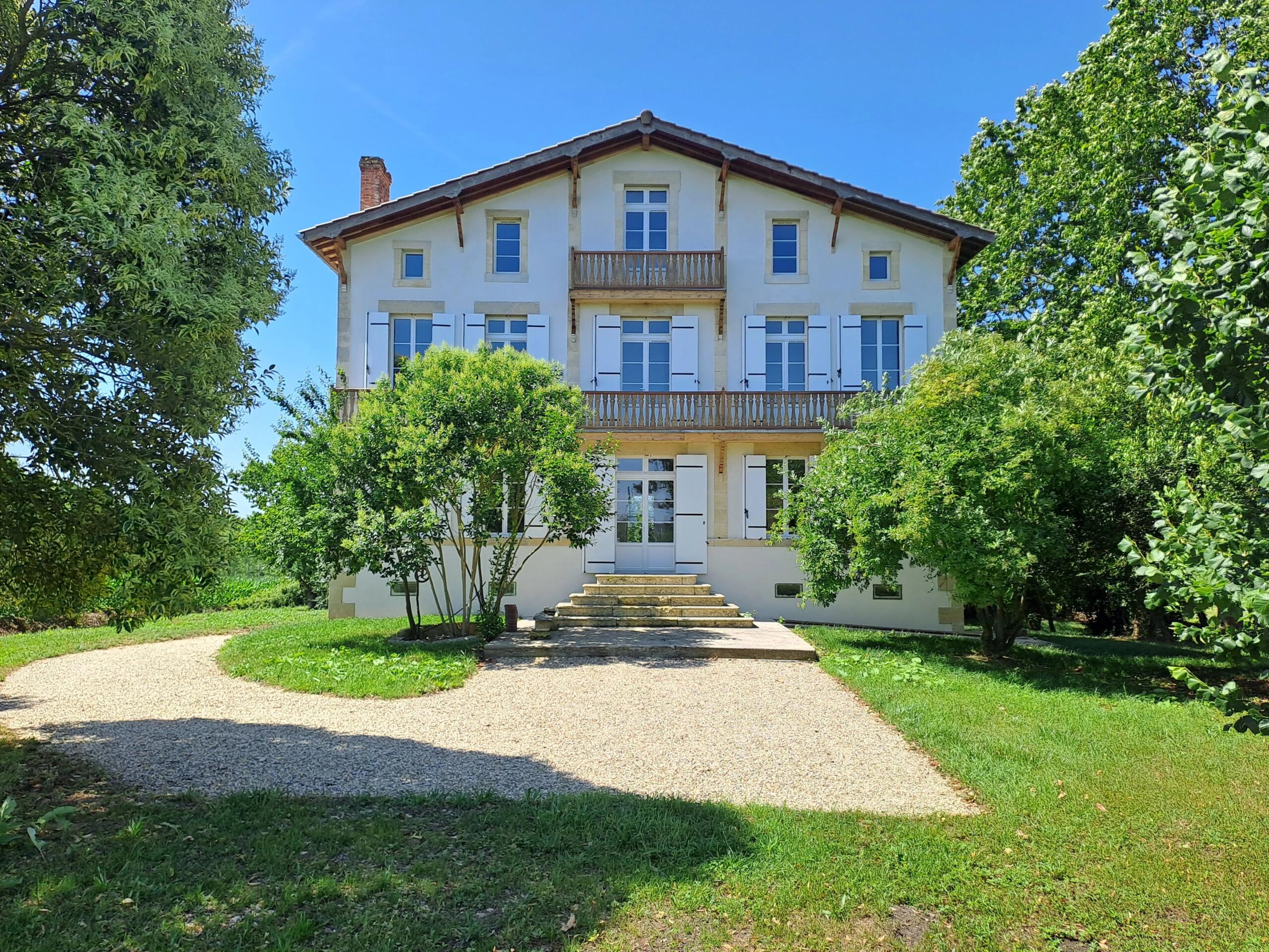 Elegant renovated manor house in the heart of the countryside, Aquitaine – France – BVI80589