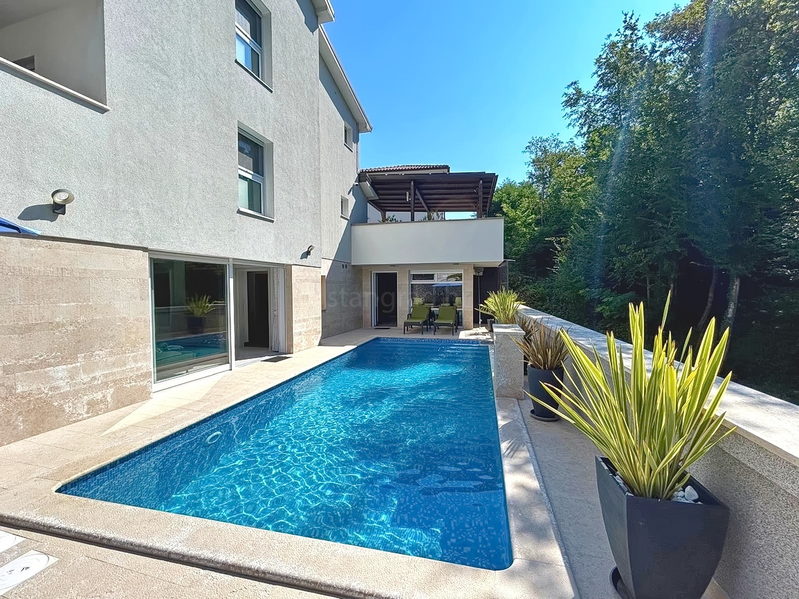 4 bedroom villa in Dobrinj, Croatia – 103424