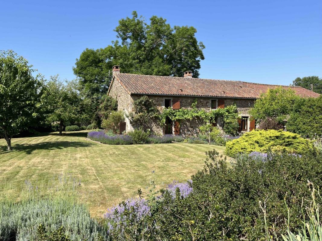 3 bedroom maison en pierres in Darnac, Haute-Vienne, France – BADC3F207CBC4A80