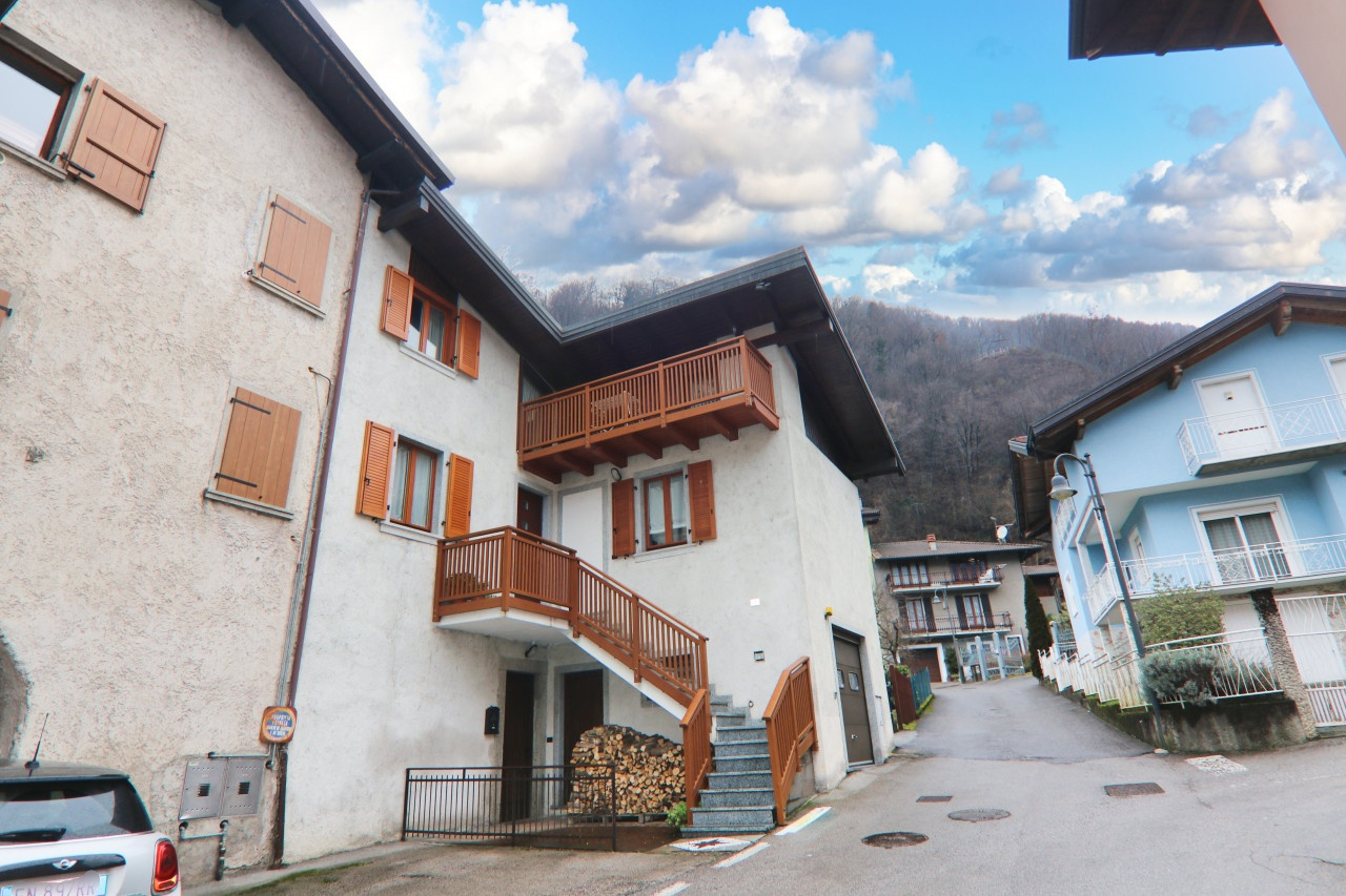 Lodrone di Storo, ‘The Perfect House…’. – diary of an explorer cat – V003207