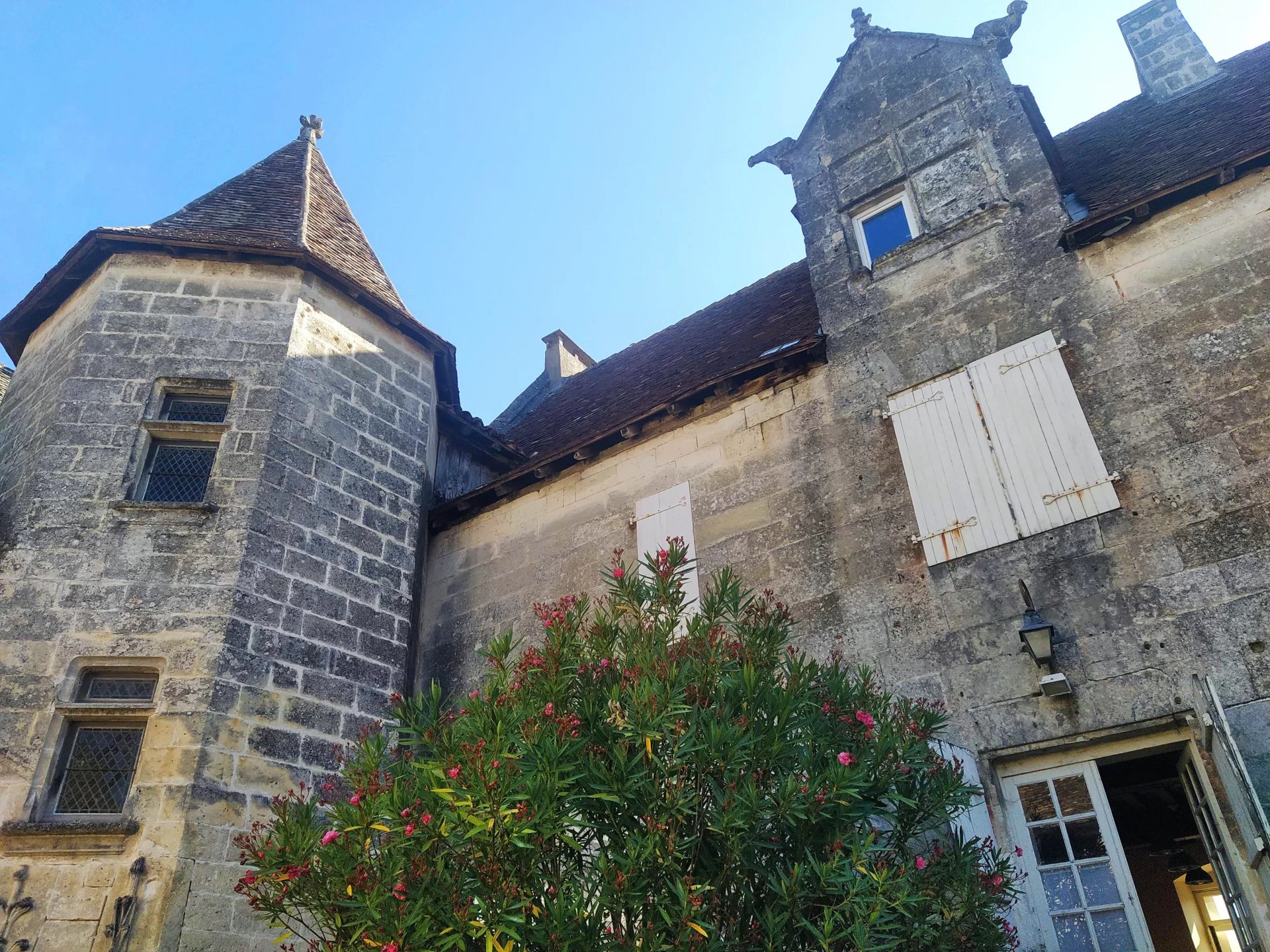 Historic village property with commerce, Aquitaine – France – BVI81099
