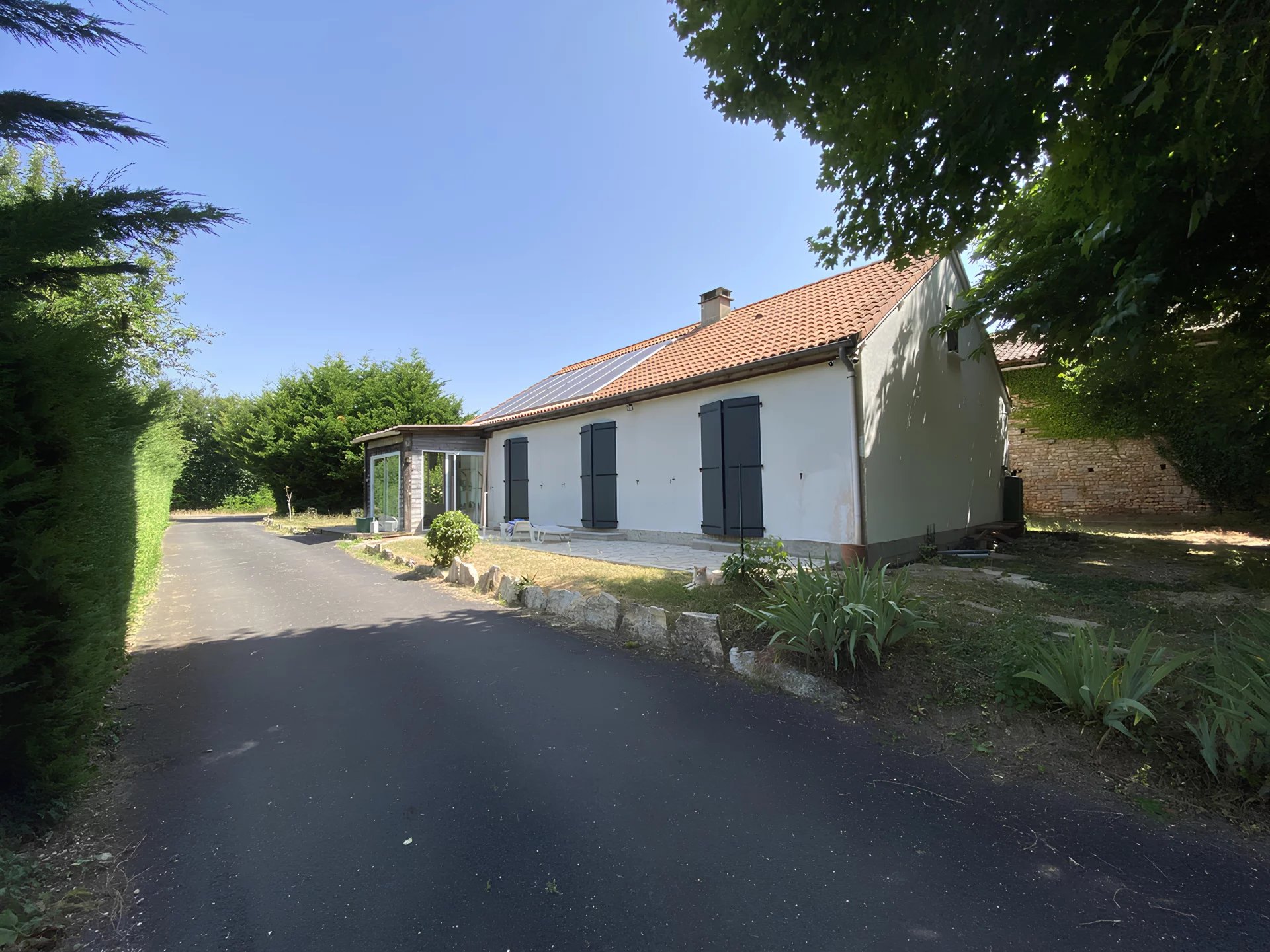 Single-Storey House in a Peaceful Setting with Large Garden, Poitou-Charentes – France – BVI81645