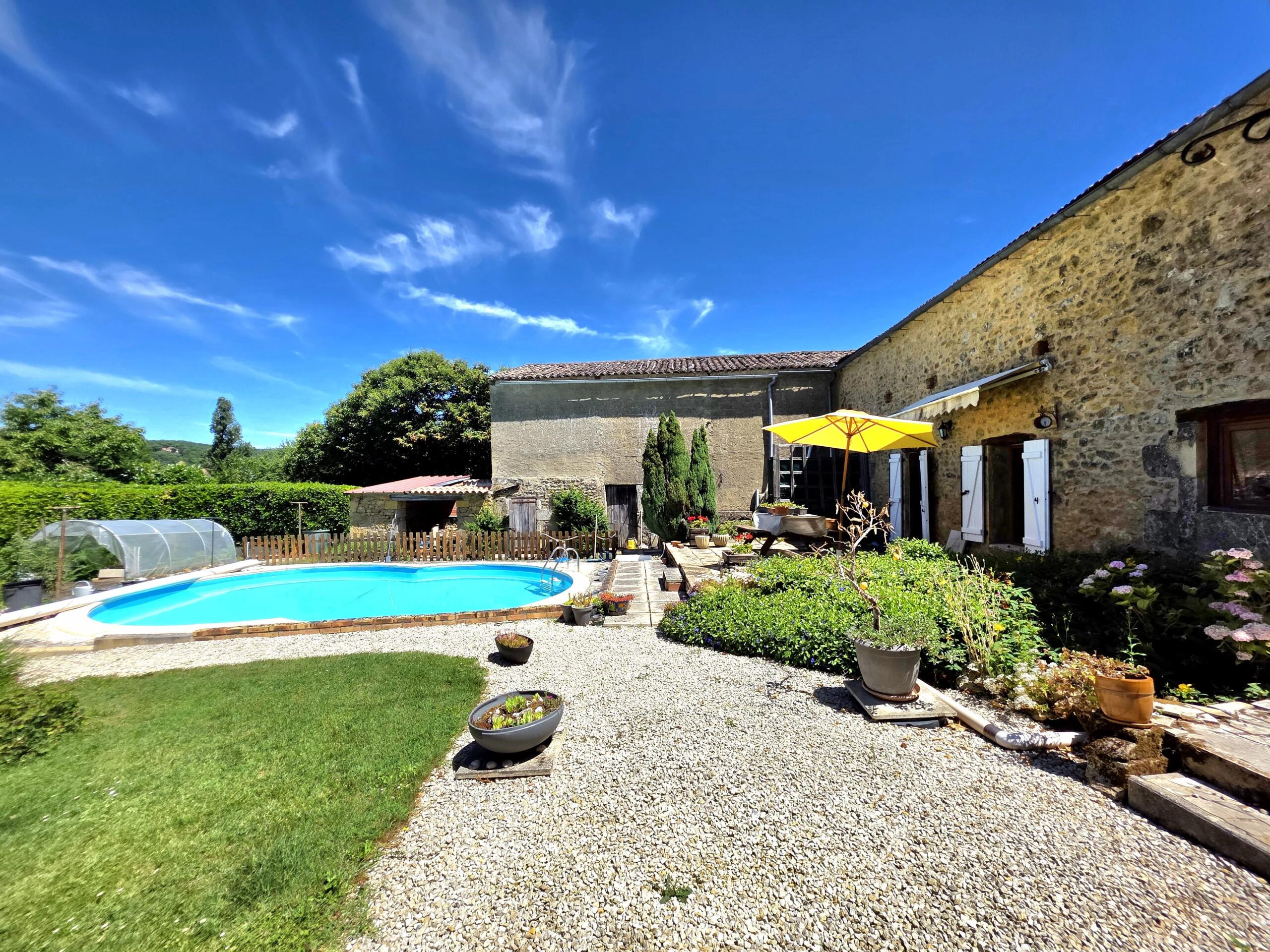 Charming stone house and guest house, with large barn and pool, Aquitaine – France – BVI80831