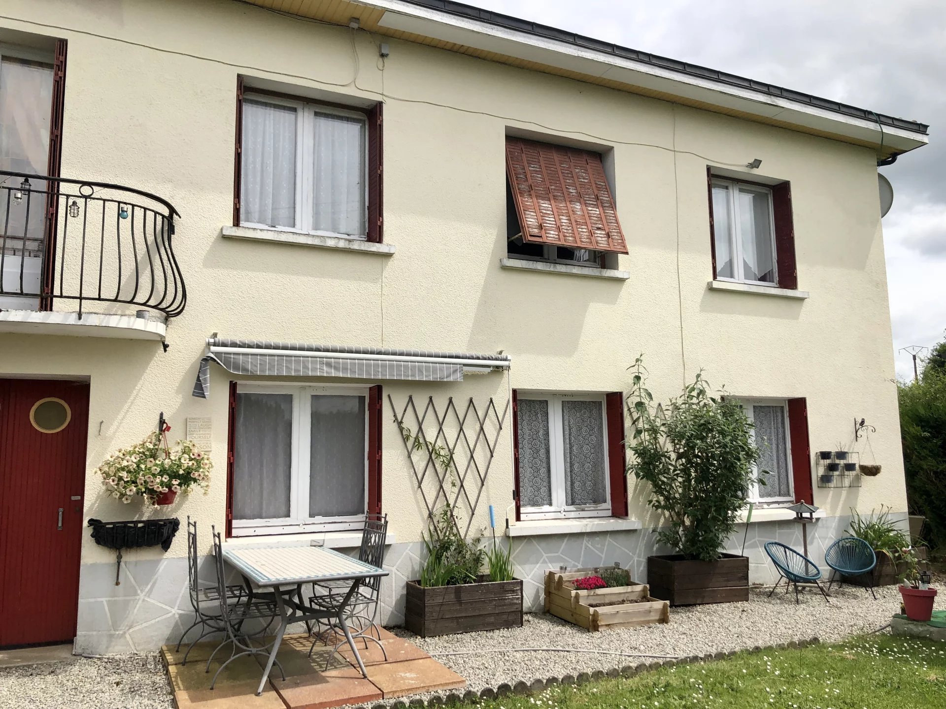 Fantastic multi functional property in great village, Poitou-Charentes – France – BVI81169