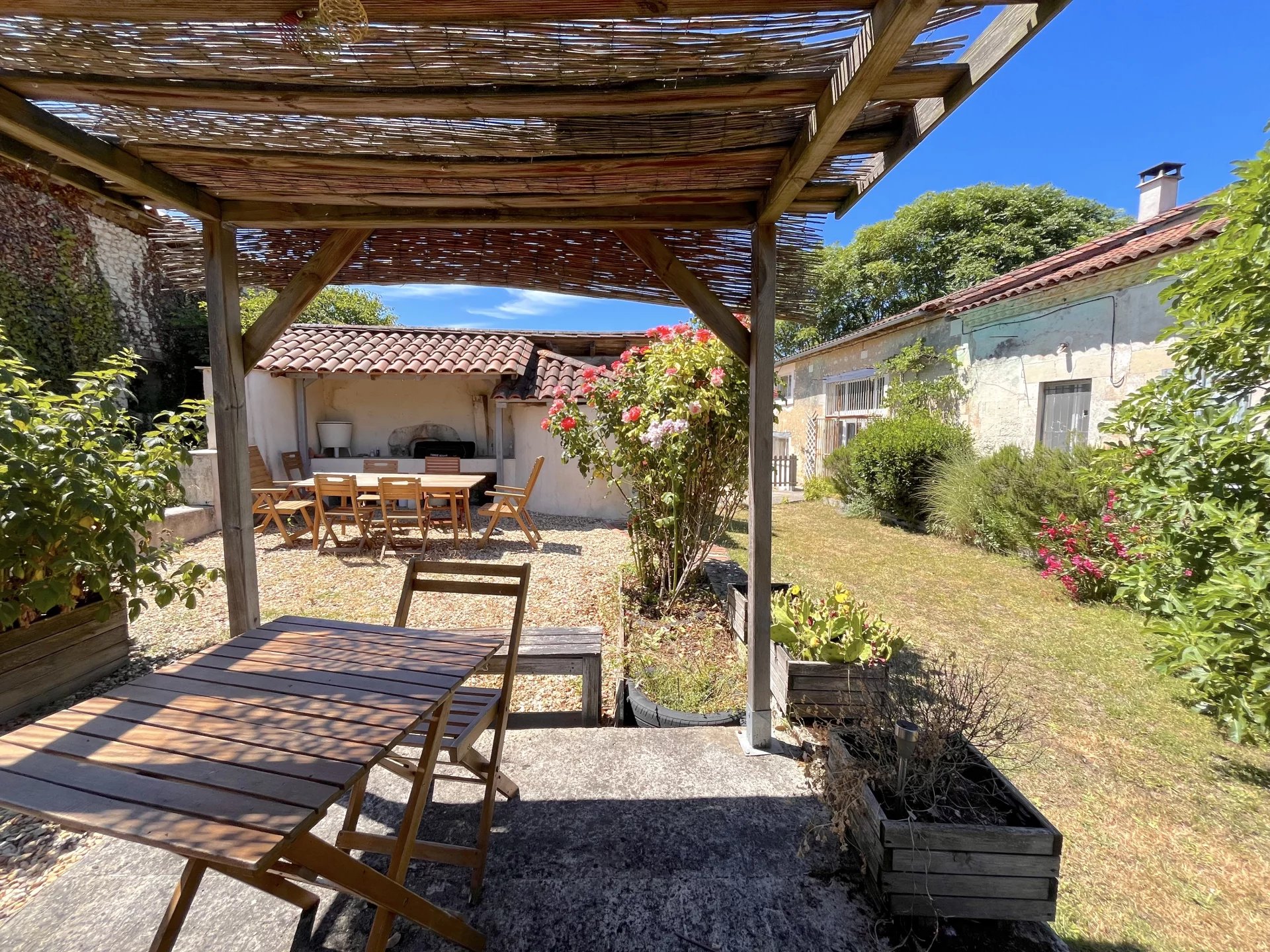 4-bed Stone Property close to Aubeterre-sur-Dronne, Aquitaine – France – BVI81357