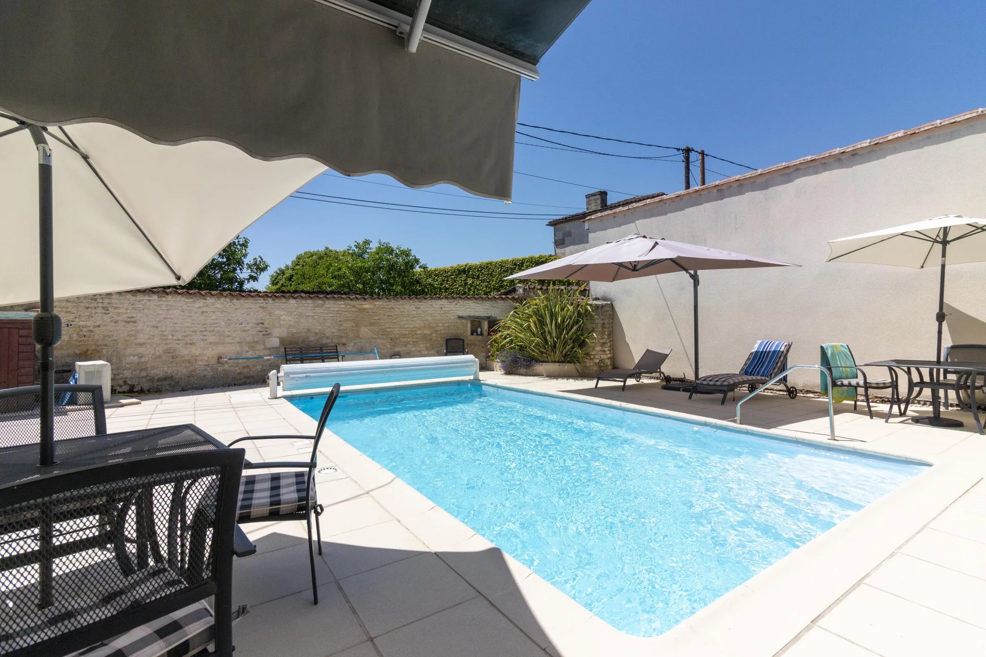 Charming 3-bedroom village house with pool near Jarnac, Poitou-Charentes – France – BVI81448