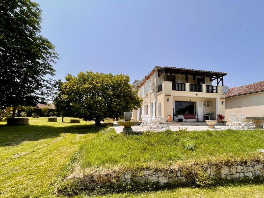 5 bedroom maison in Mielan, Gers, France