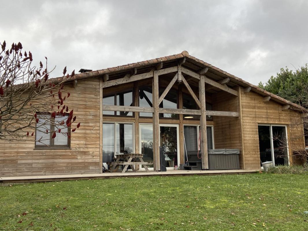 3 bedroom chalet in La Chapelle Aubareil, Dordogne, France – FF611FF352DA419C