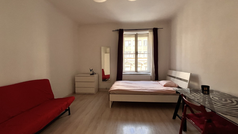 Bright Private Room in Central Budapest