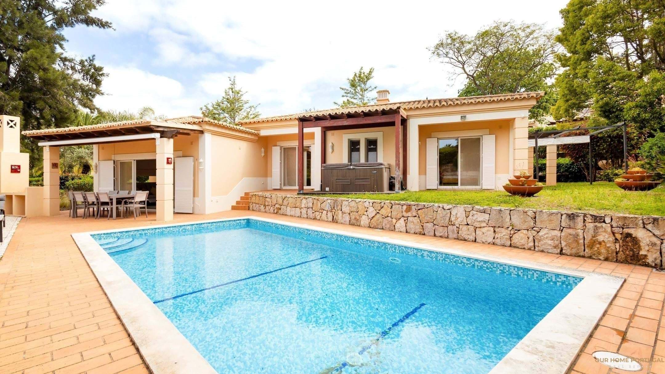 4 bedroom Apartment in Estômbar E Parchal, Algarve, Portugal – OHP 001-510