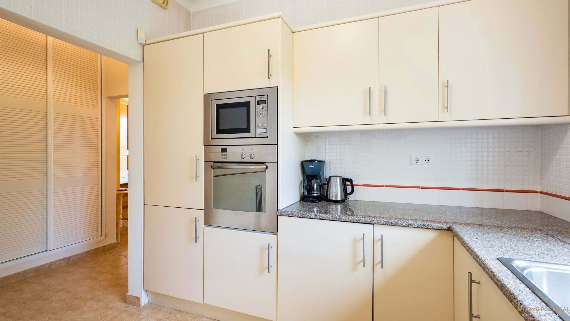 4 bedroom Apartment in Estômbar E Parchal, Algarve, Portugal – OHP 001-510