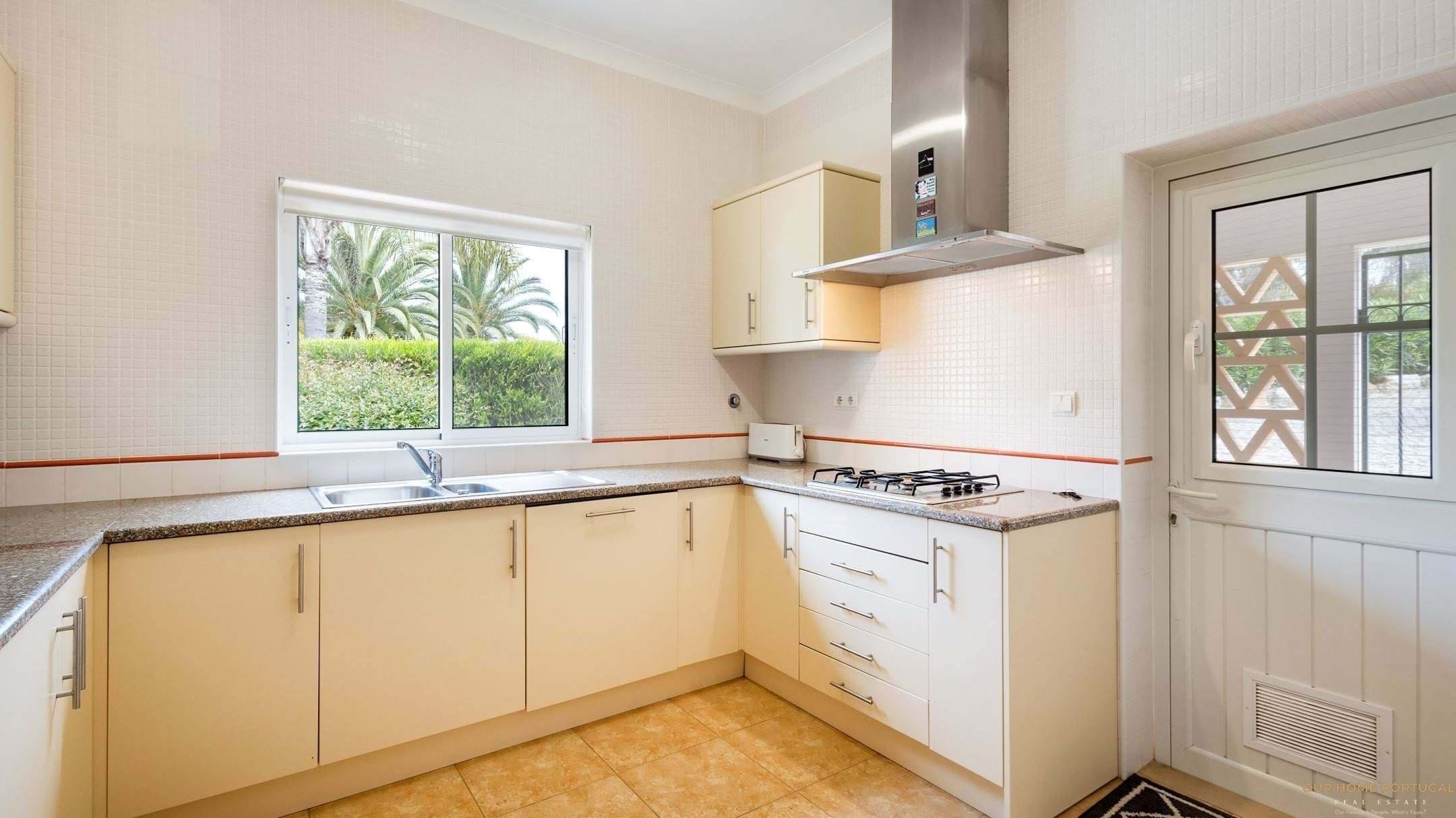 4 bedroom Apartment in Estômbar E Parchal, Algarve, Portugal – OHP 001-510