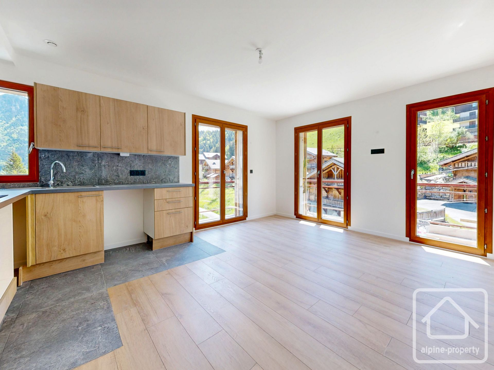 A Brand-new 3 Bedroom, 2 Bathroom Duplex Apartment With Views, Parking And Cave. – APTCLOSFLORINE301