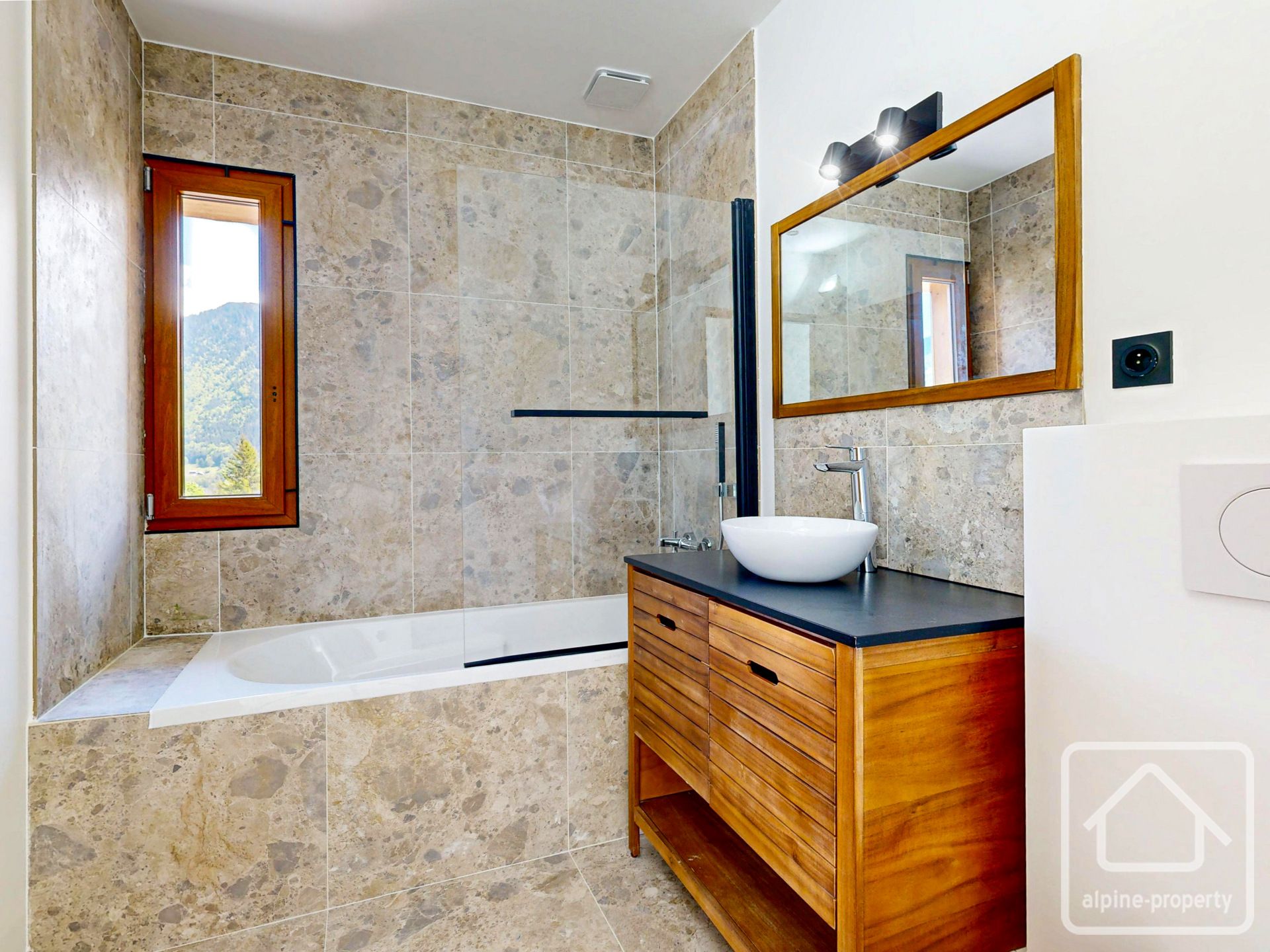 A Brand-new 3 Bedroom, 2 Bathroom Duplex Apartment With Views, Parking And Cave. – APTCLOSFLORINE301