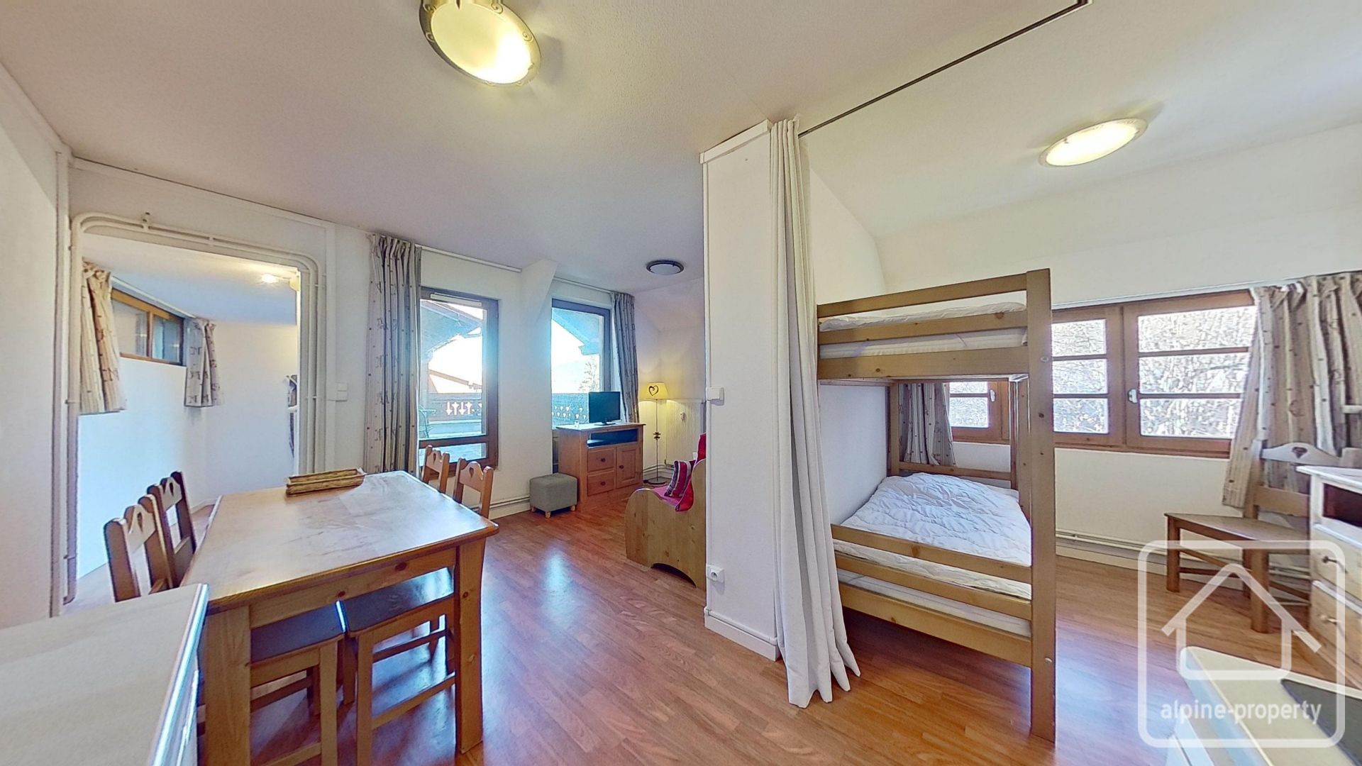 Apartment For 4 To 6 People With A Large Terrace And Parking Space In A Quiet Neighbourhood. – APPTATHENAA1